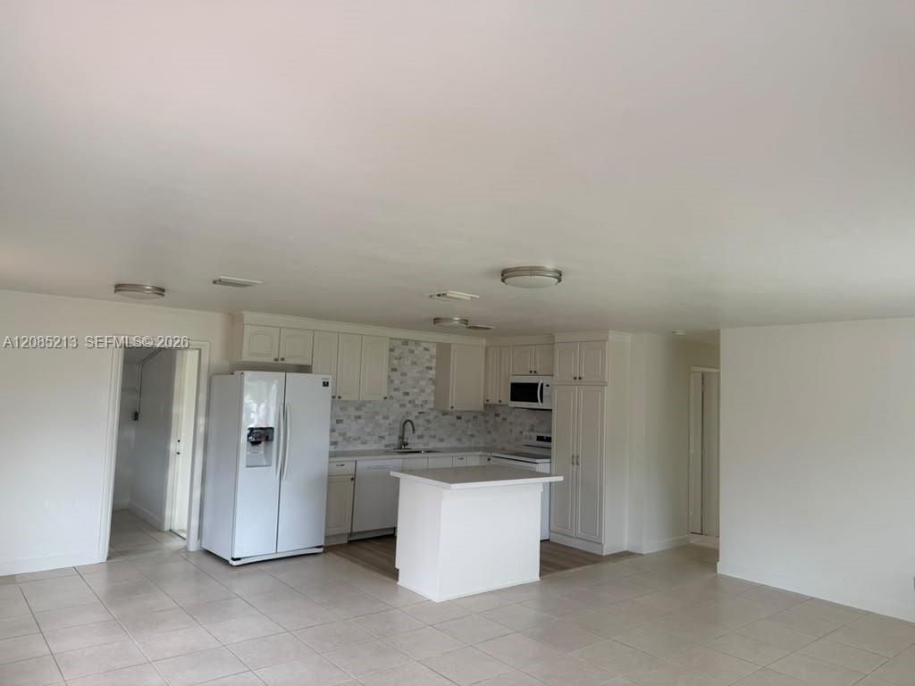5820 NE 2nd Ave, Oakland Park FL 33334 photo 2