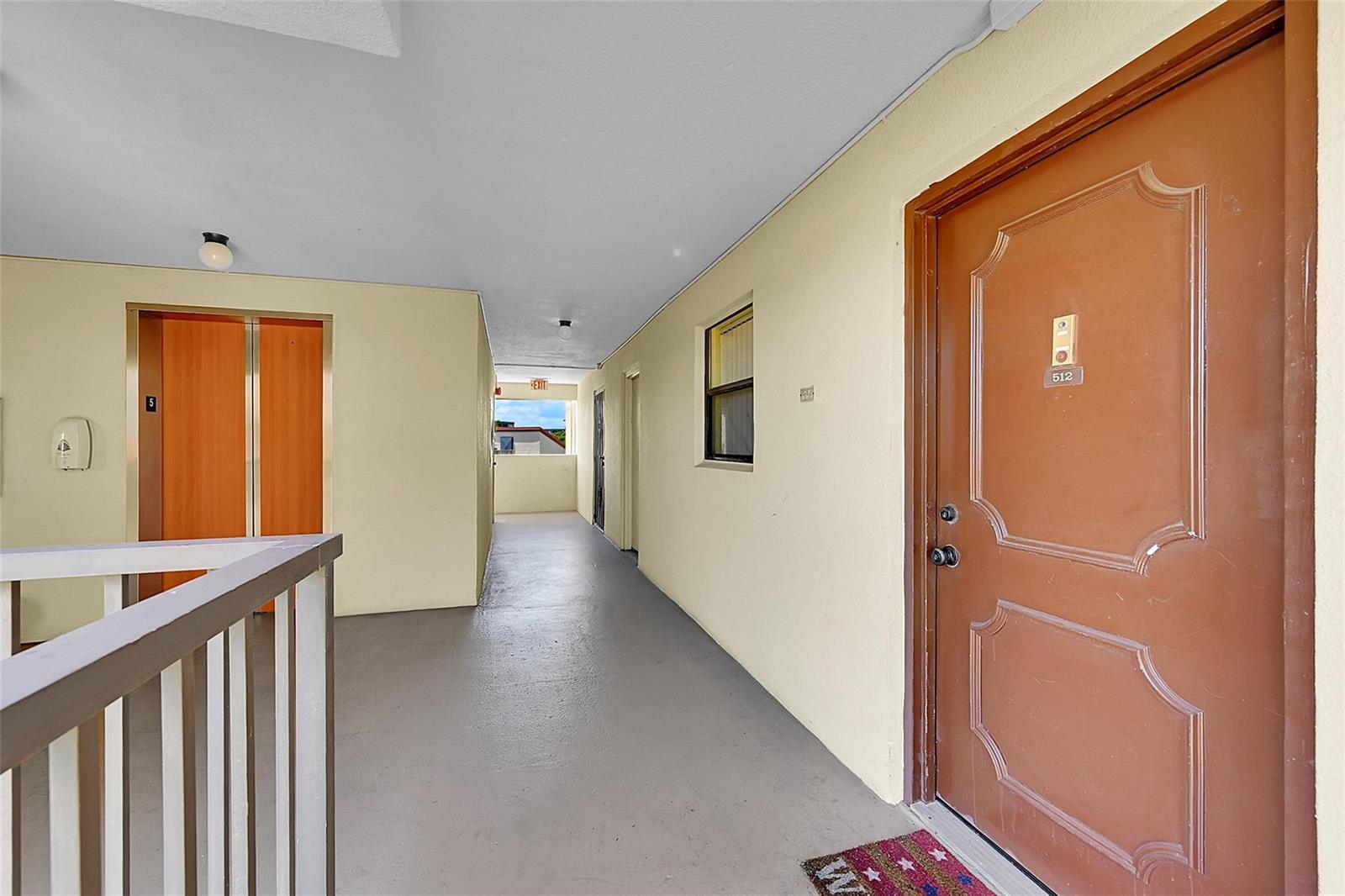 2304 S CYPRESS BEND Drive # 512, Pompano Beach FL 33069 photo 3