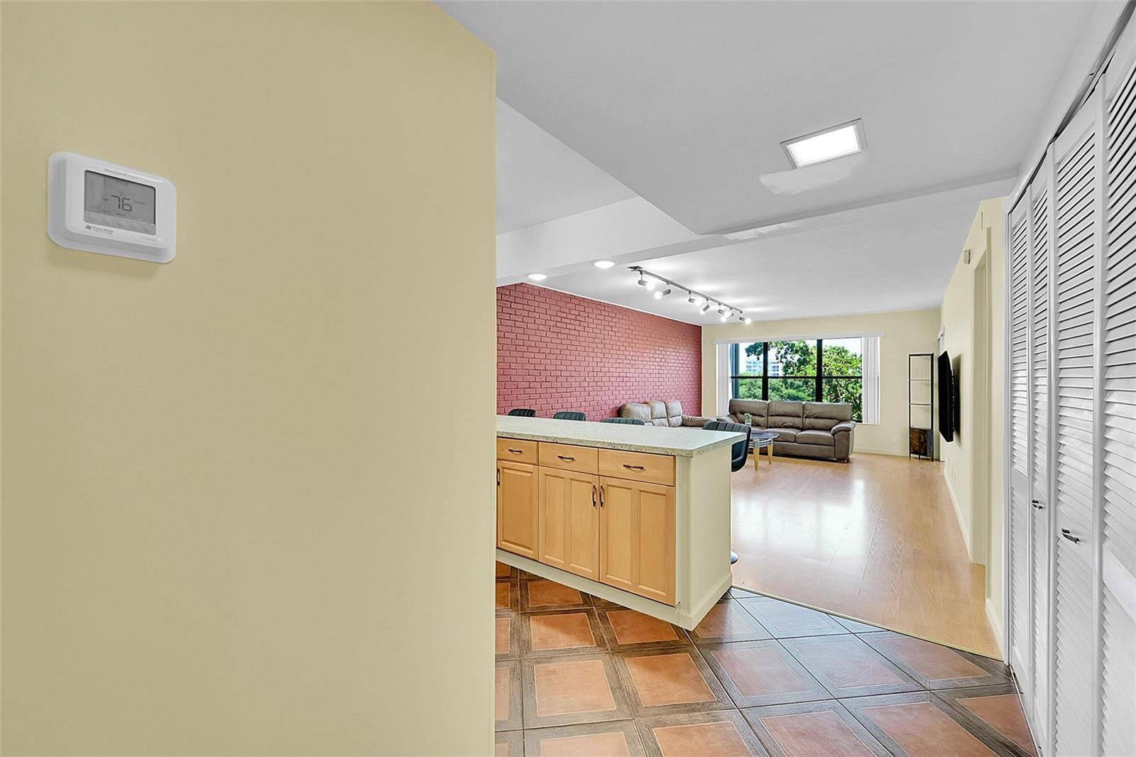 2304 S CYPRESS BEND Drive # 512, Pompano Beach FL 33069 photo 4