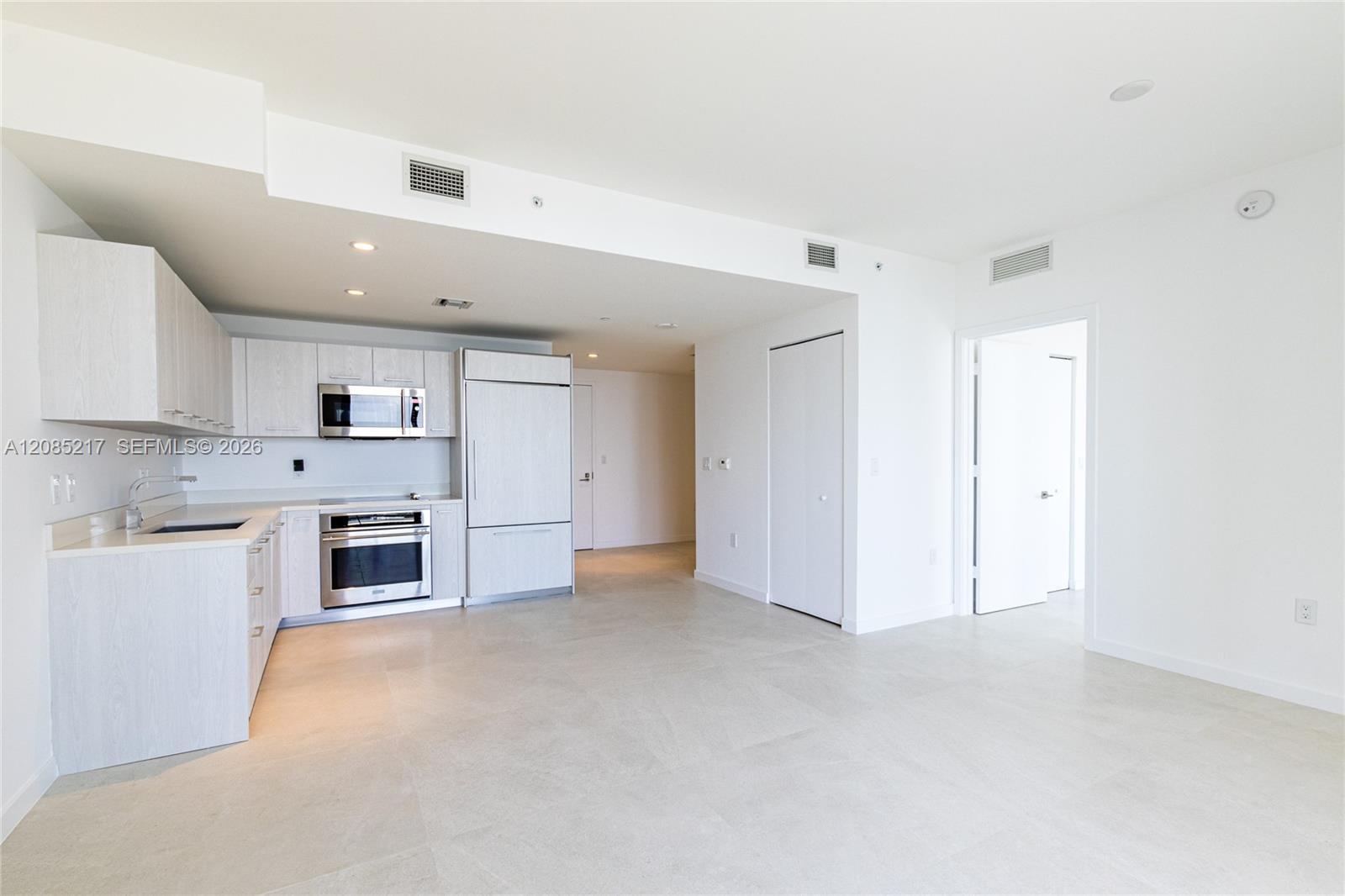 45 SW 9th St # 3302, Miami FL 33130 photo 5