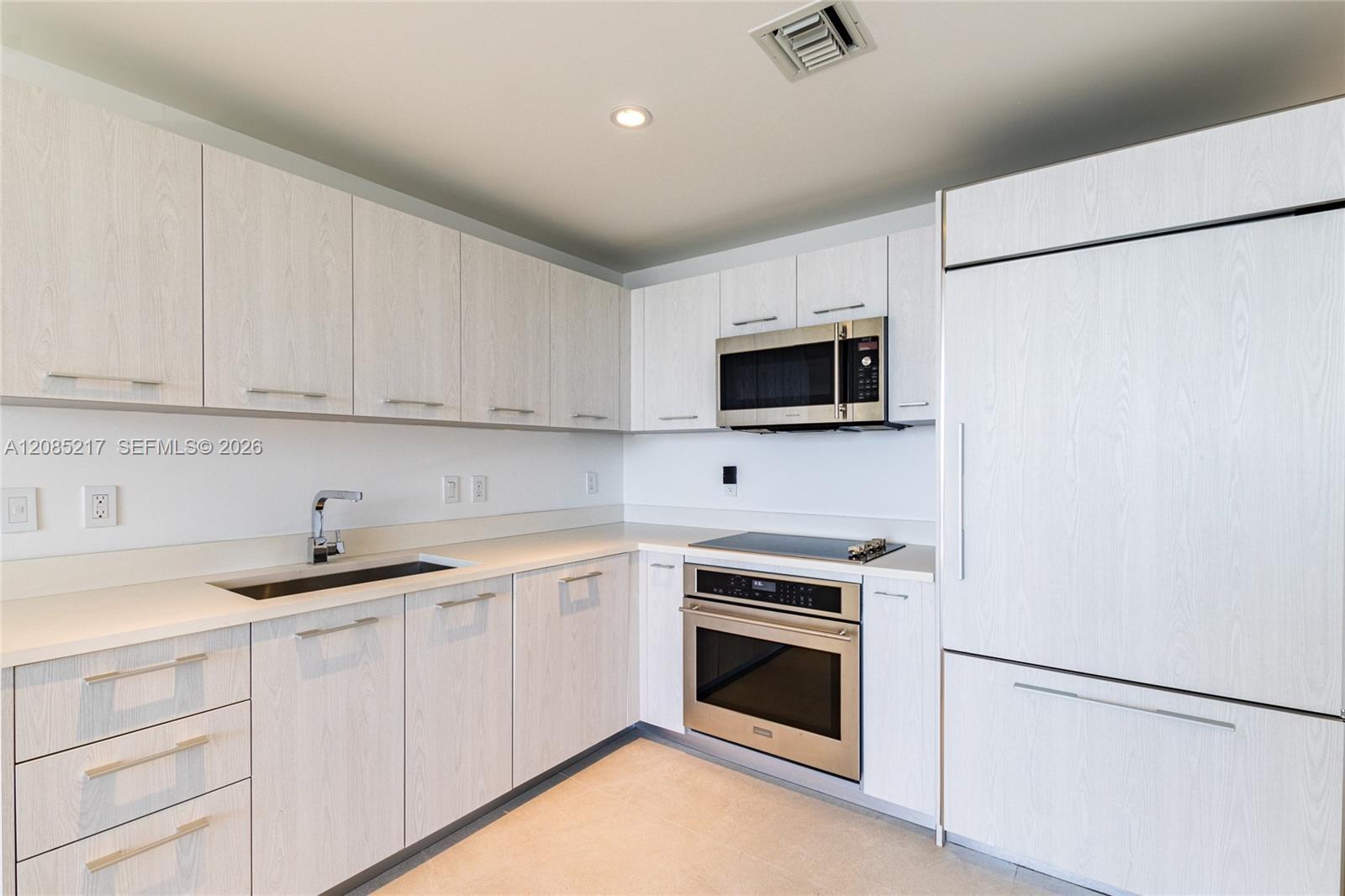 45 SW 9th St # 3302, Miami FL 33130 photo 4