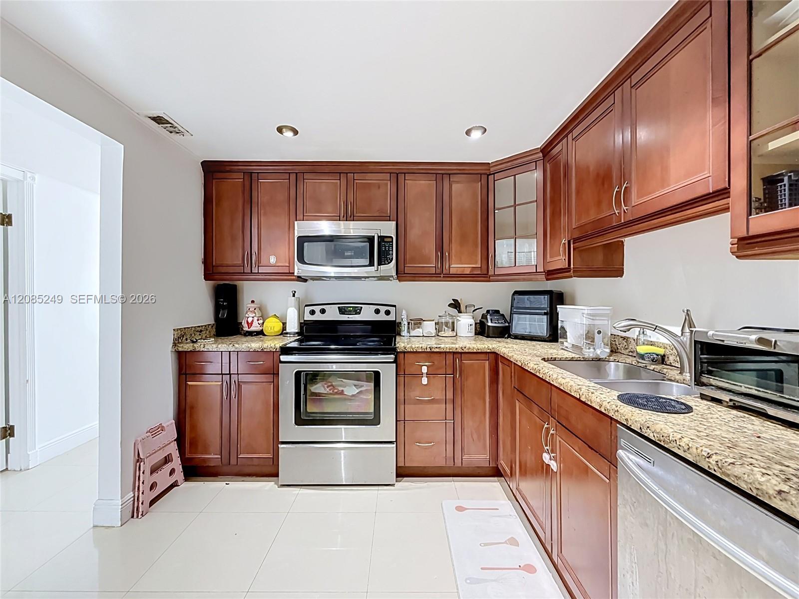 1351 NE Miami Gardens Dr # 1414E, Miami FL 33179 photo 2