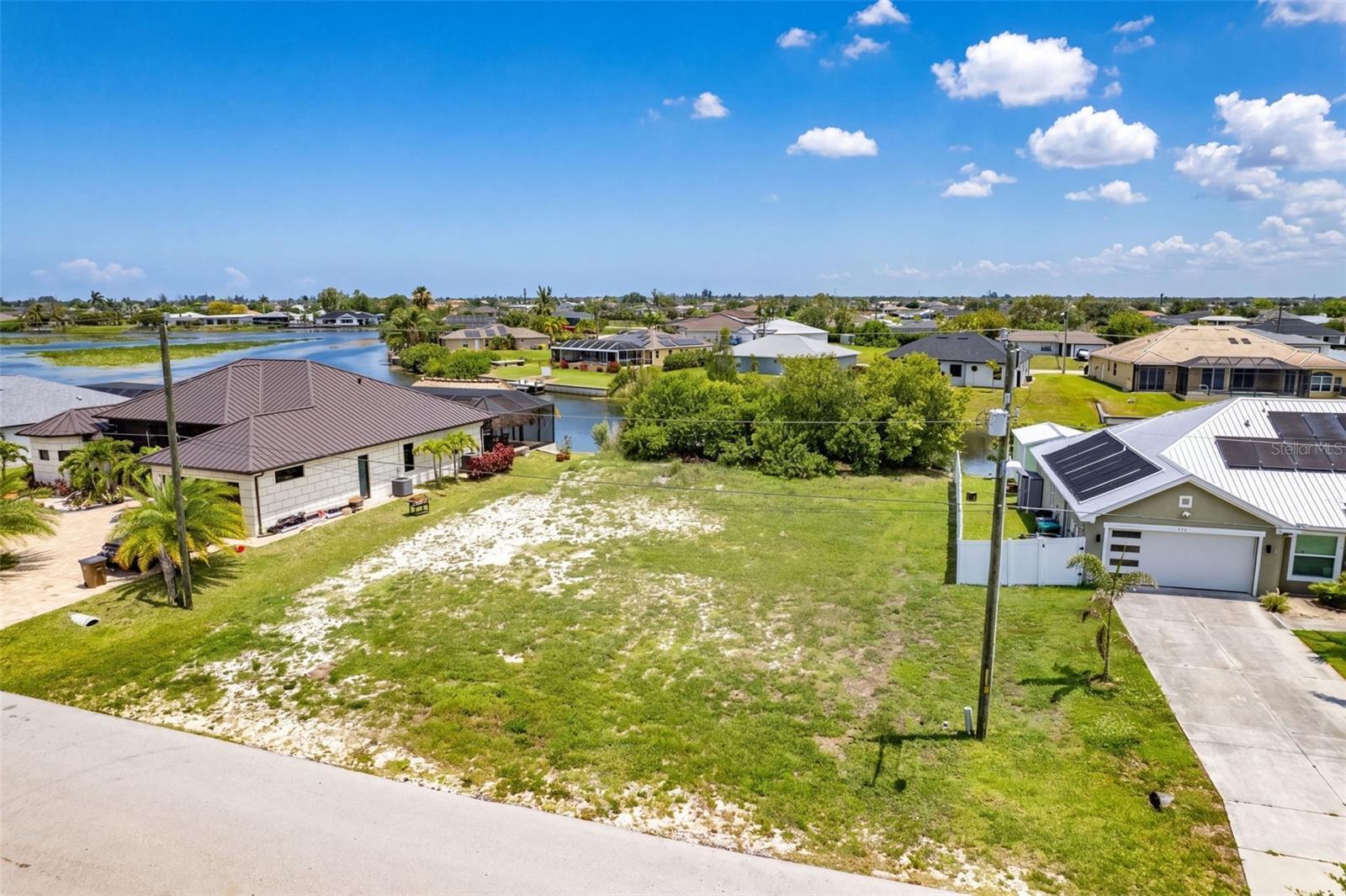 623 NE 7TH Terrace, Cape Coral FL 33909 photo 3