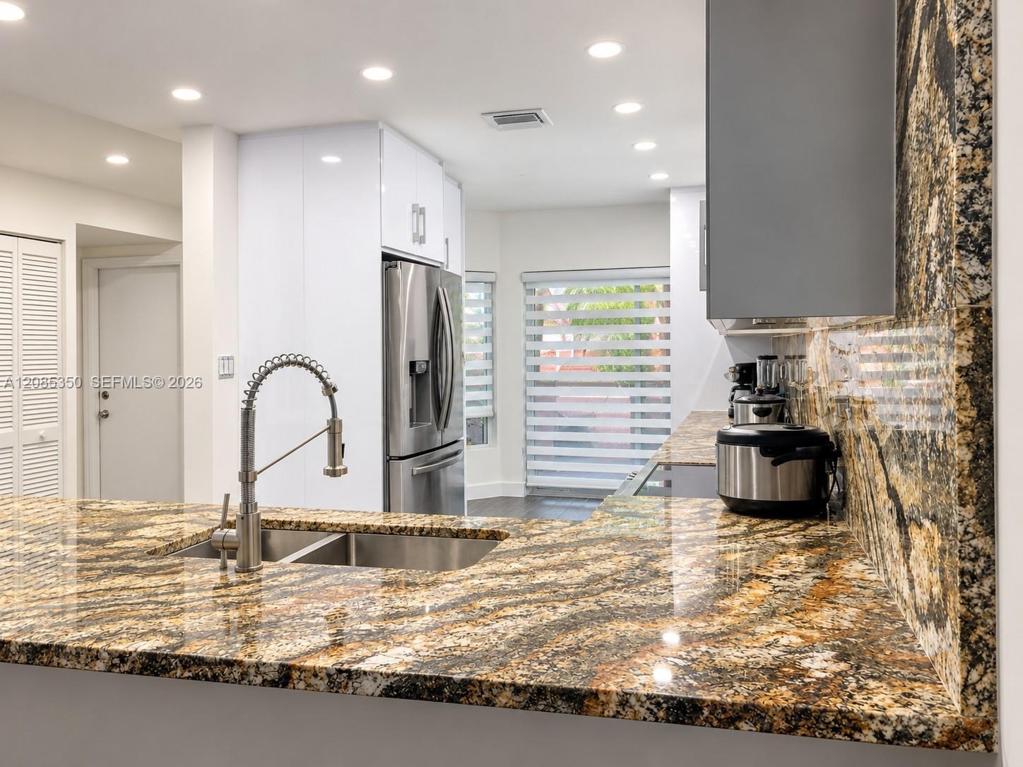 10016 NW 43rd Ter, Doral FL 33178 photo 2