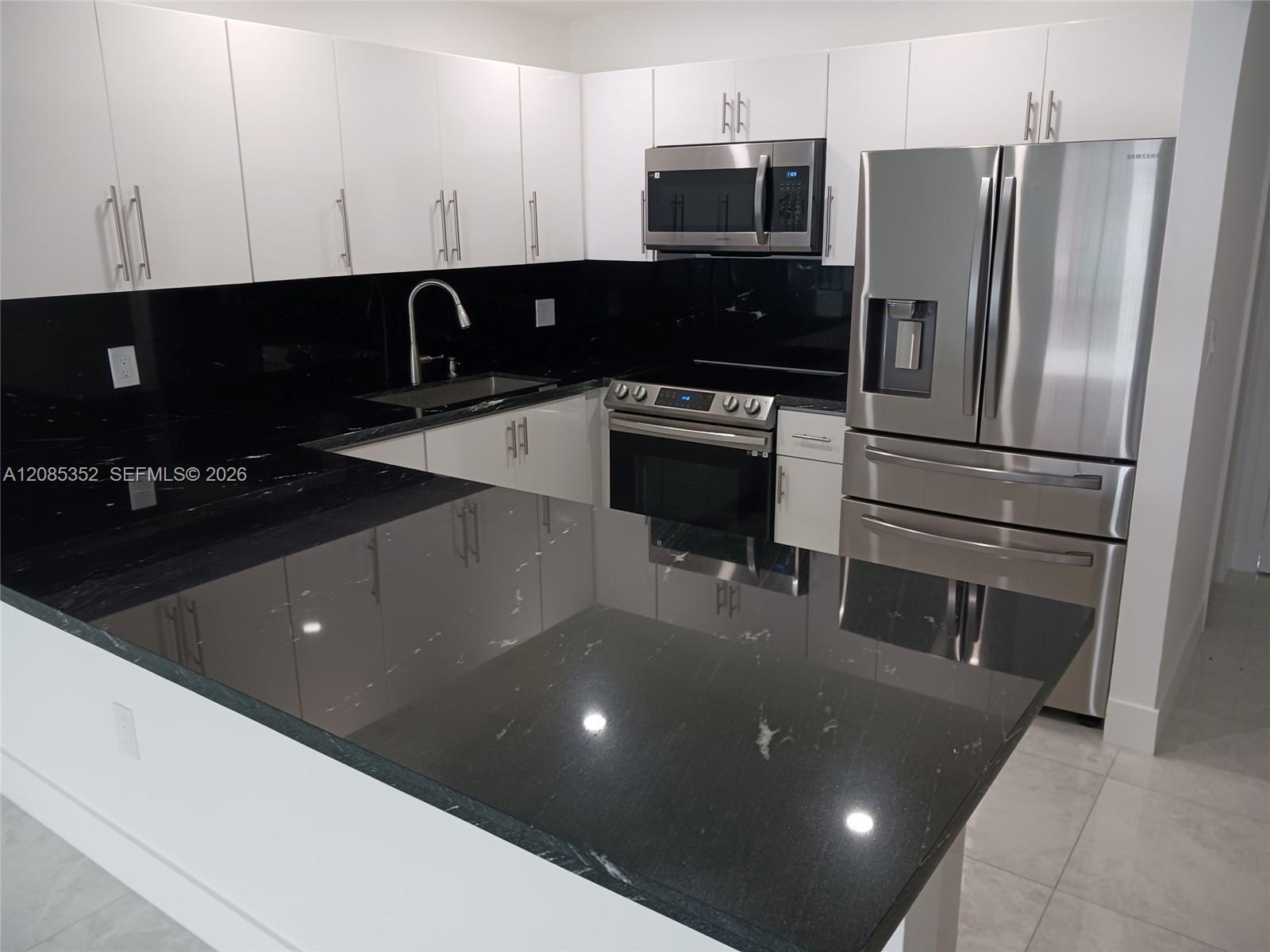 6070 W 19th Ave # 316, Hialeah FL 33012