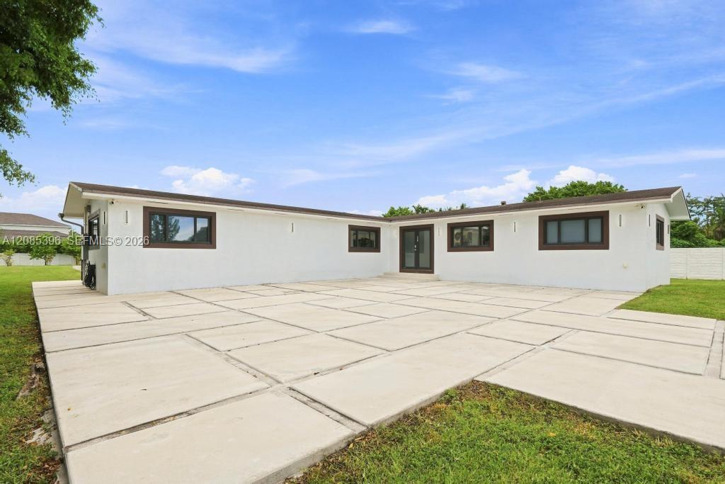 100 NW 120th Ave, Miami FL 33182 photo 4