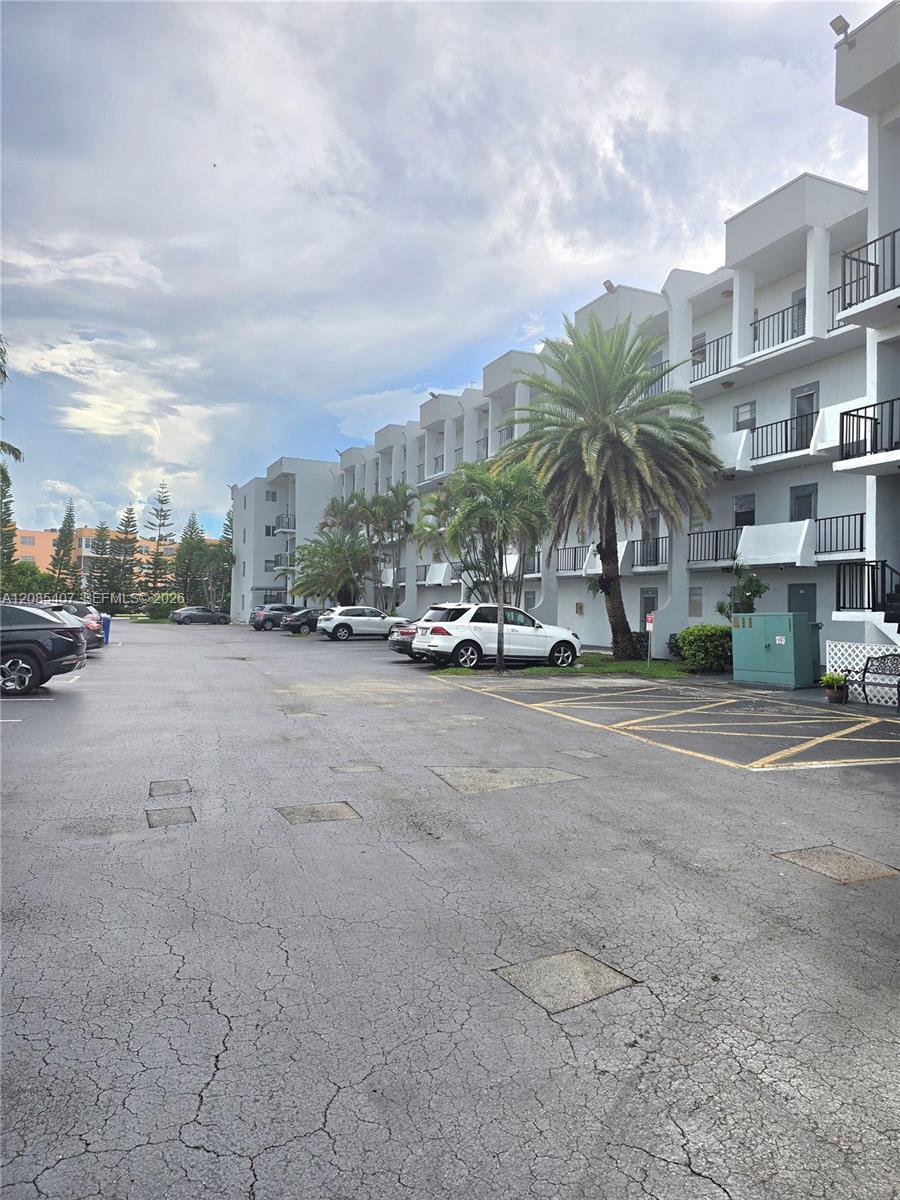 3000 E Sunrise Lakes Dr # 108, Sunrise FL 33322