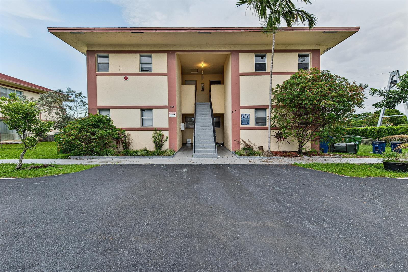825 SW 10th Street # D, Hallandale Beach FL 33009 photo 2