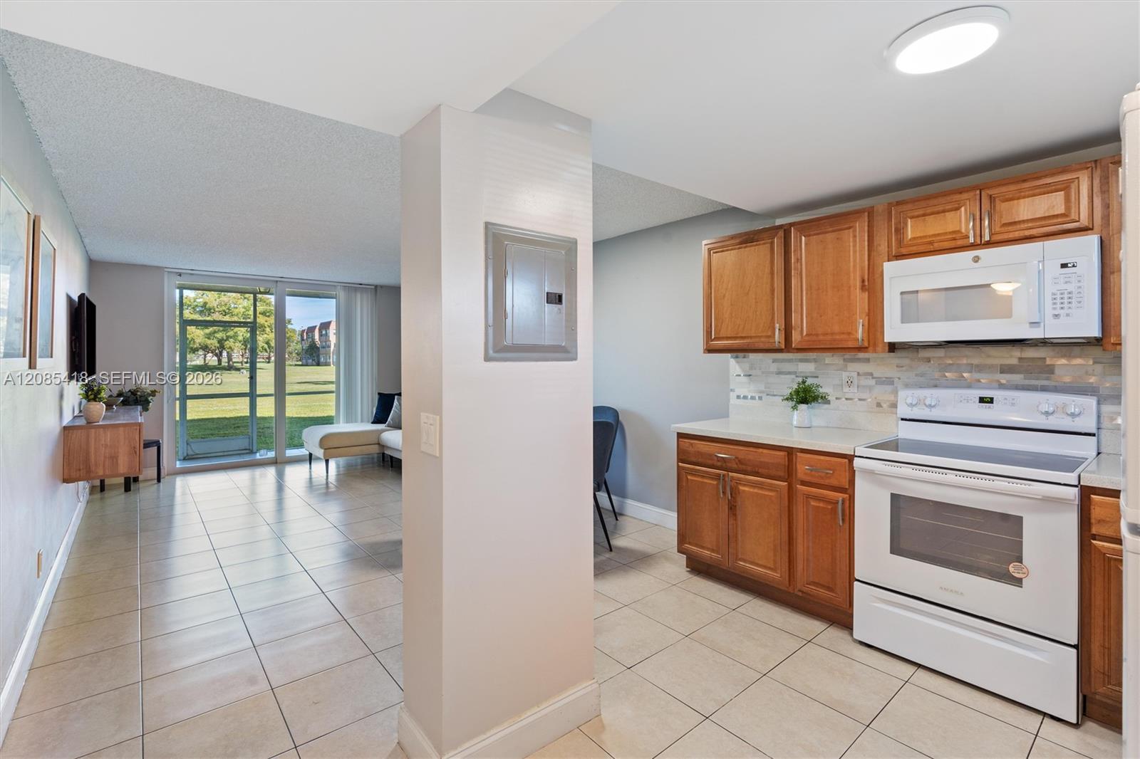 9761 Sunrise Lakes Blvd # 107, Sunrise FL 33322 photo 2