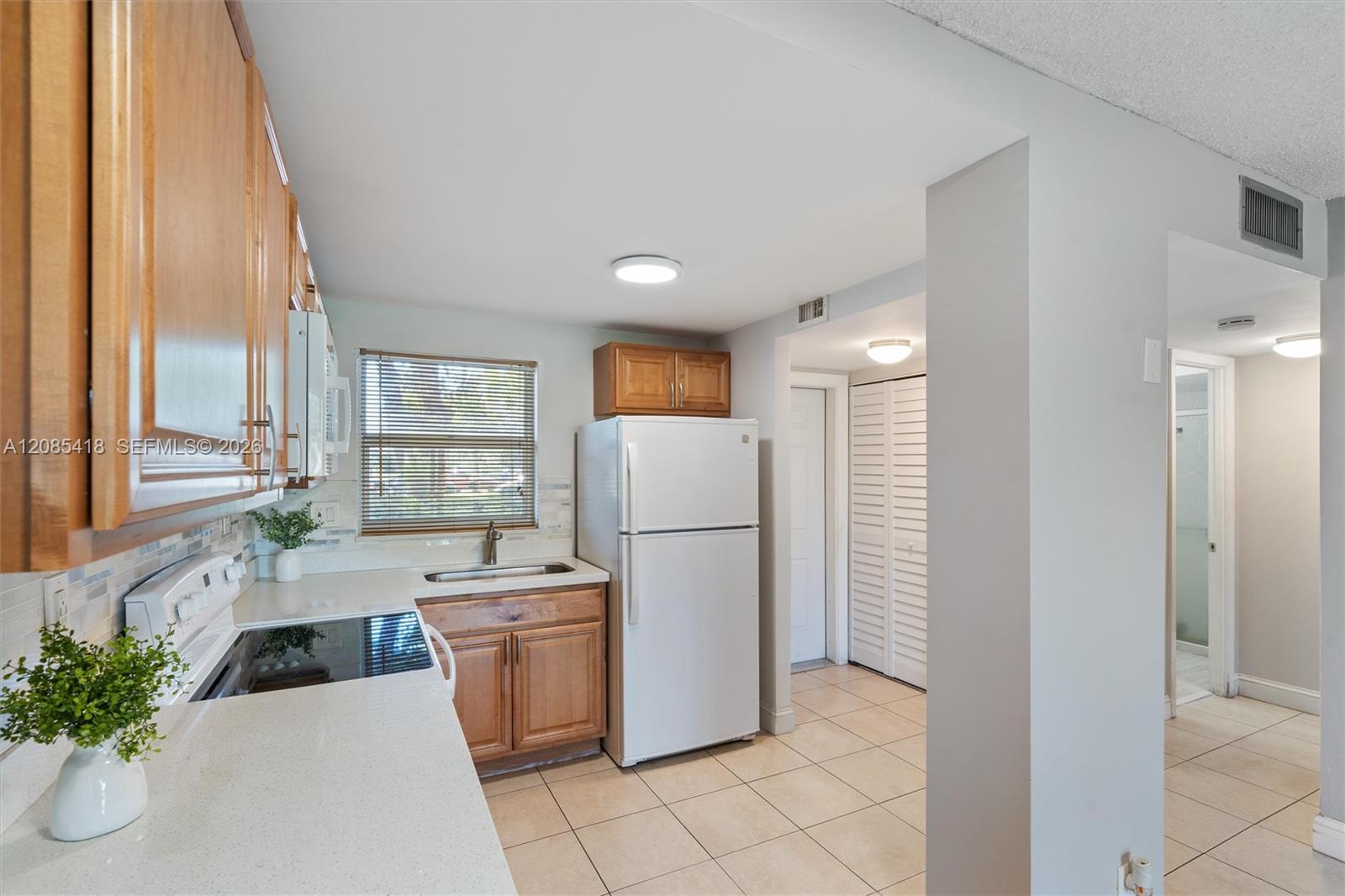 9761 Sunrise Lakes Blvd # 107, Sunrise FL 33322 photo 3