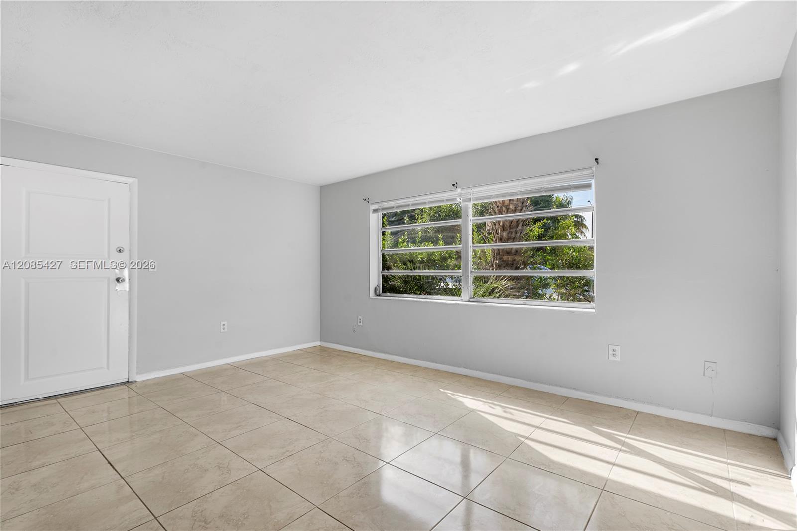 2040 NE 170th St # 10, North Miami Beach FL 33162 photo 2