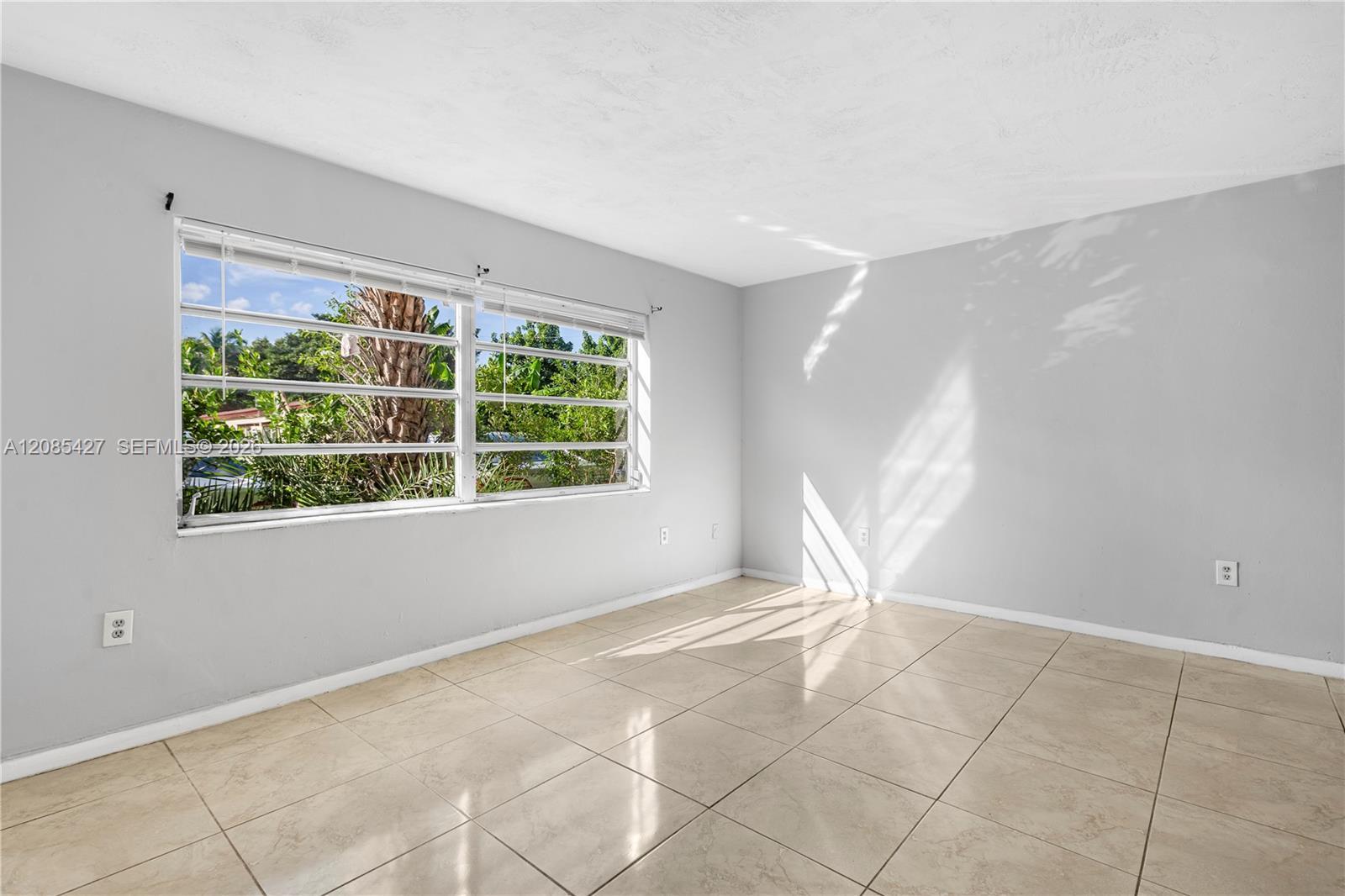 2040 NE 170th St # 10, North Miami Beach FL 33162 photo 3