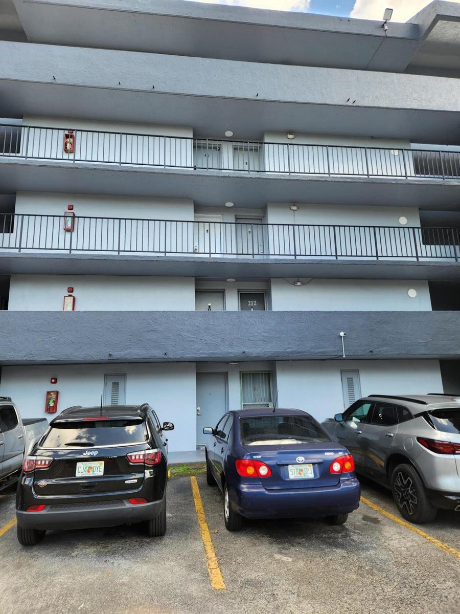 8801 W Flagler Street # 407, Miami FL 33174