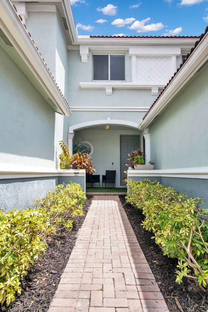 2145 Oakmont Drive, Riviera Beach FL 33404 photo 2