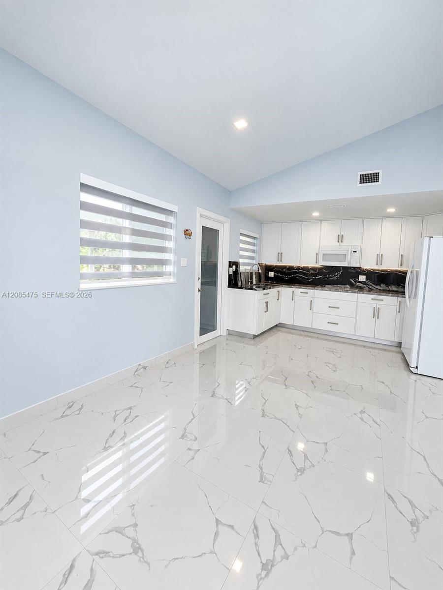 871 SE 4th Pl, Hialeah FL 33010 photo 5