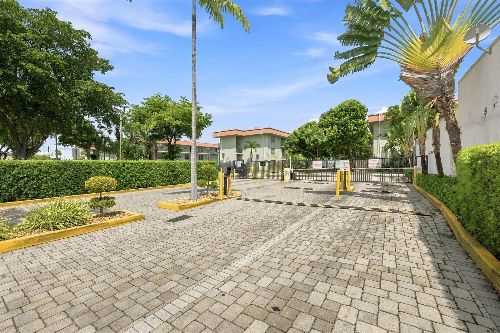 805 W Oakland Park Boulevard, Oakland Park FL 33311 photo 2