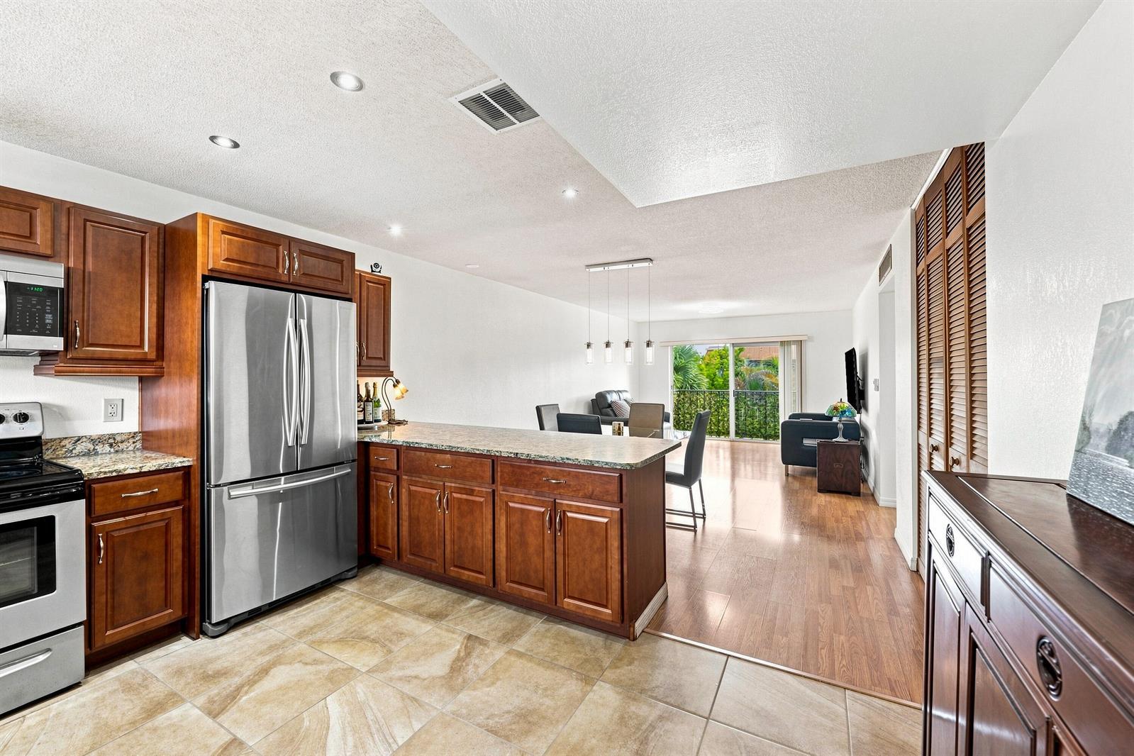 805 W Oakland Park Boulevard, Oakland Park FL 33311 photo 4