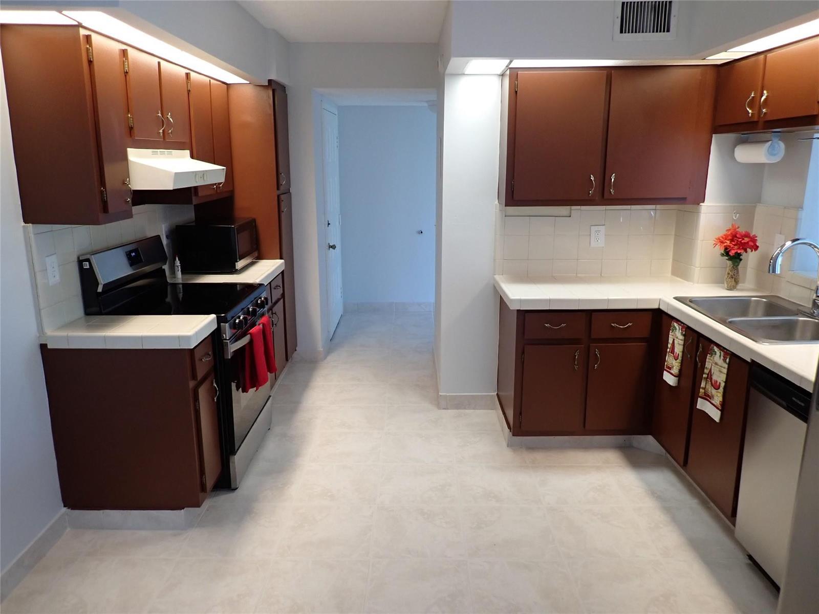 106 Lake Emerald Drive # 401, Oakland Park FL 33309
