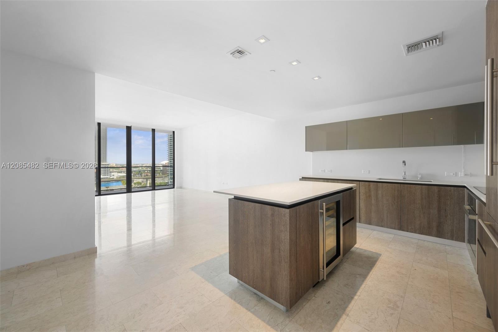 68 SE 6th St # 910, Miami FL 33131 photo 2
