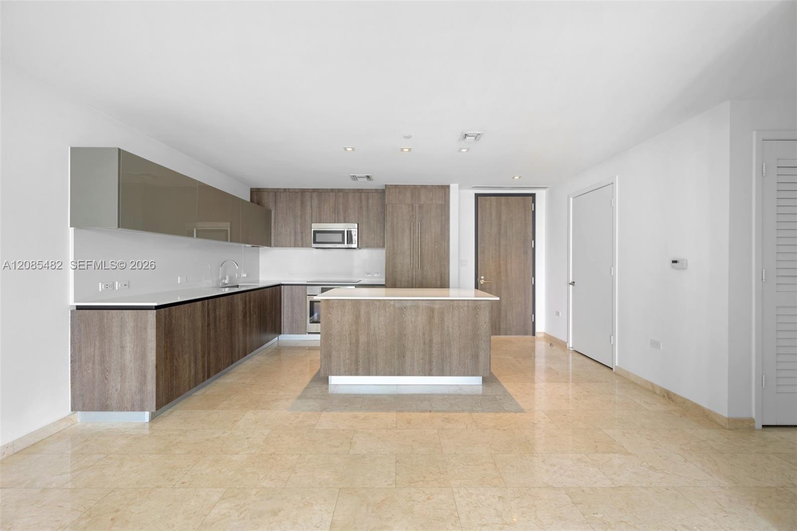 68 SE 6th St # 910, Miami FL 33131 photo 4