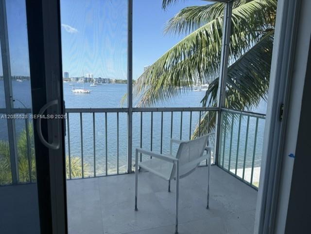 3000 Marcos Dr # P305, Aventura FL 33160