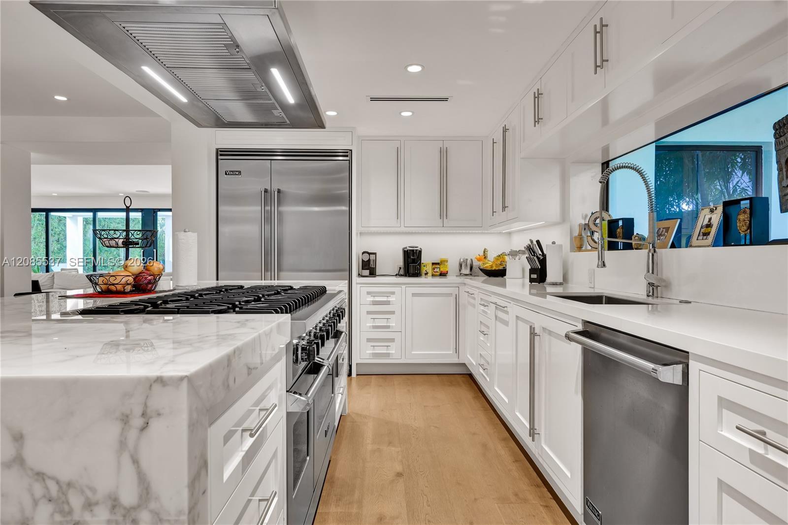 2802 Prairie Ave, Miami Beach FL 33140 photo 2