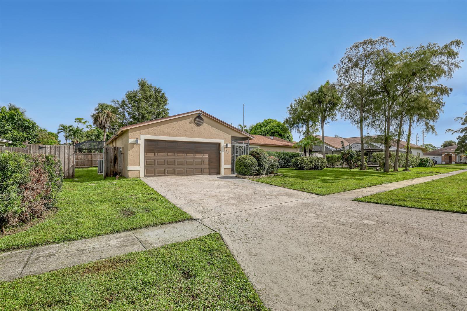 102 SAND PINE Way, Royal Palm Beach FL 33411 photo 2