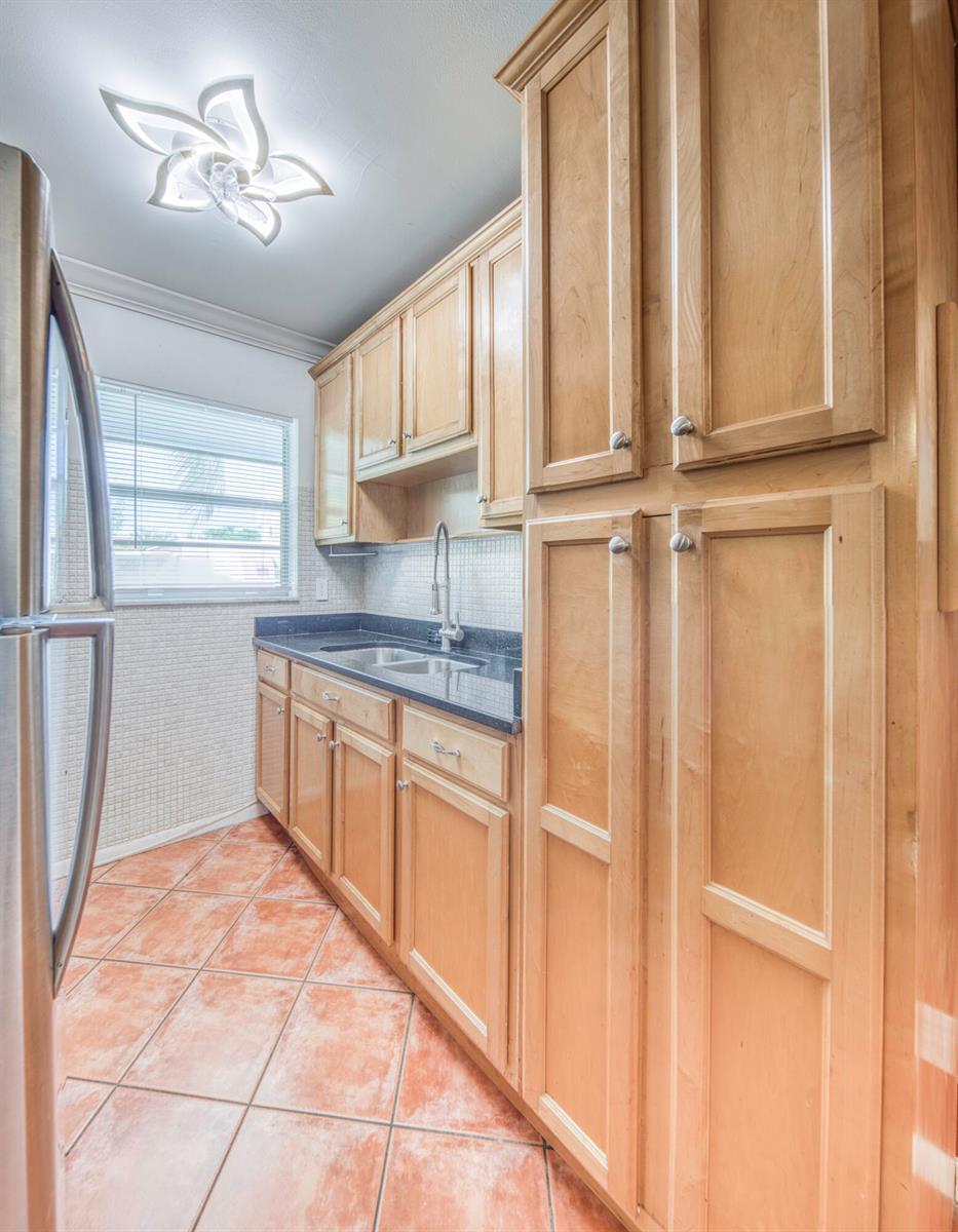 18 S OCEAN BREEZE # 7, FL 33460 photo 4