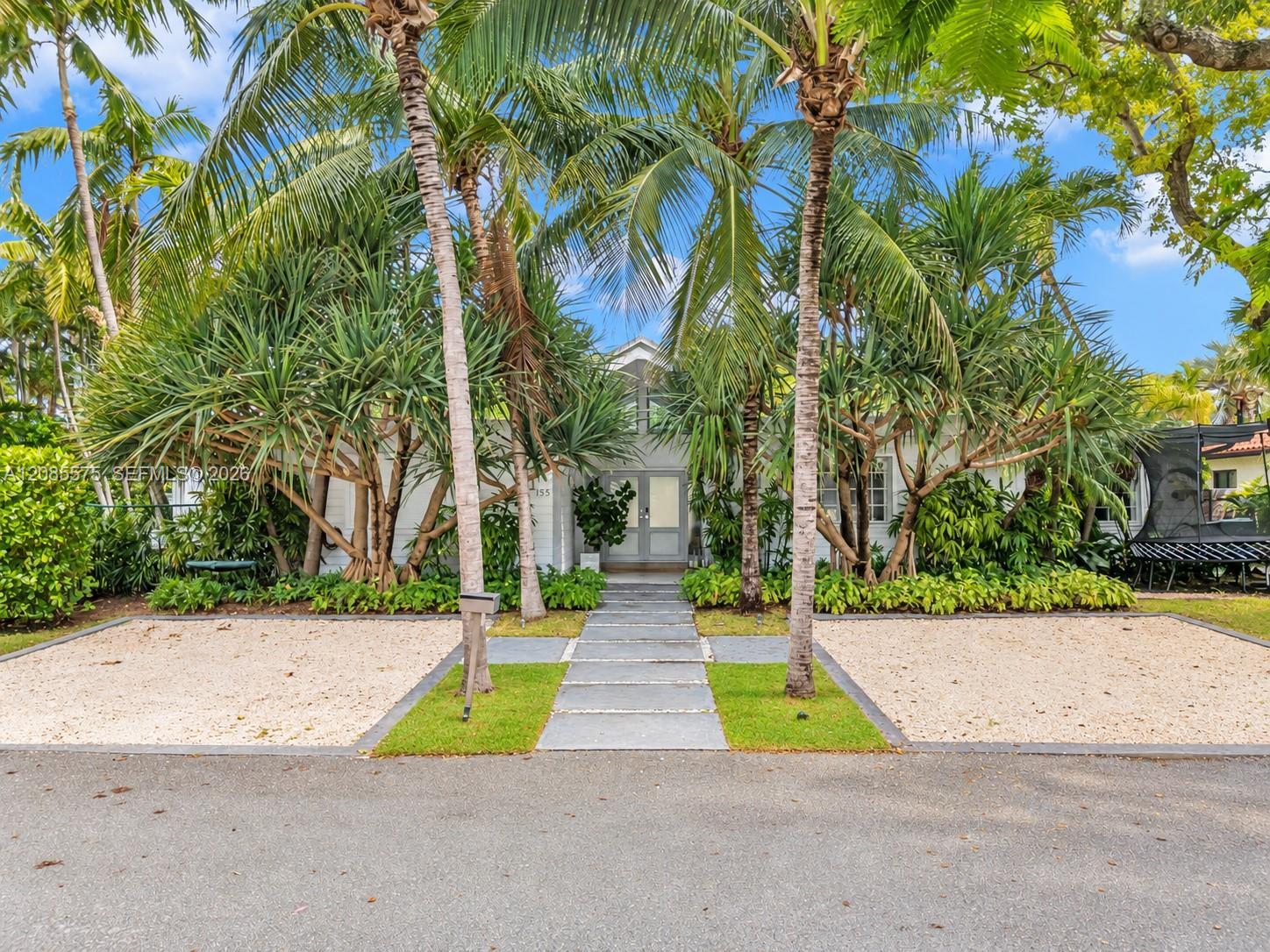 755 Curtiswood Dr, Key Biscayne FL 33149 photo 2