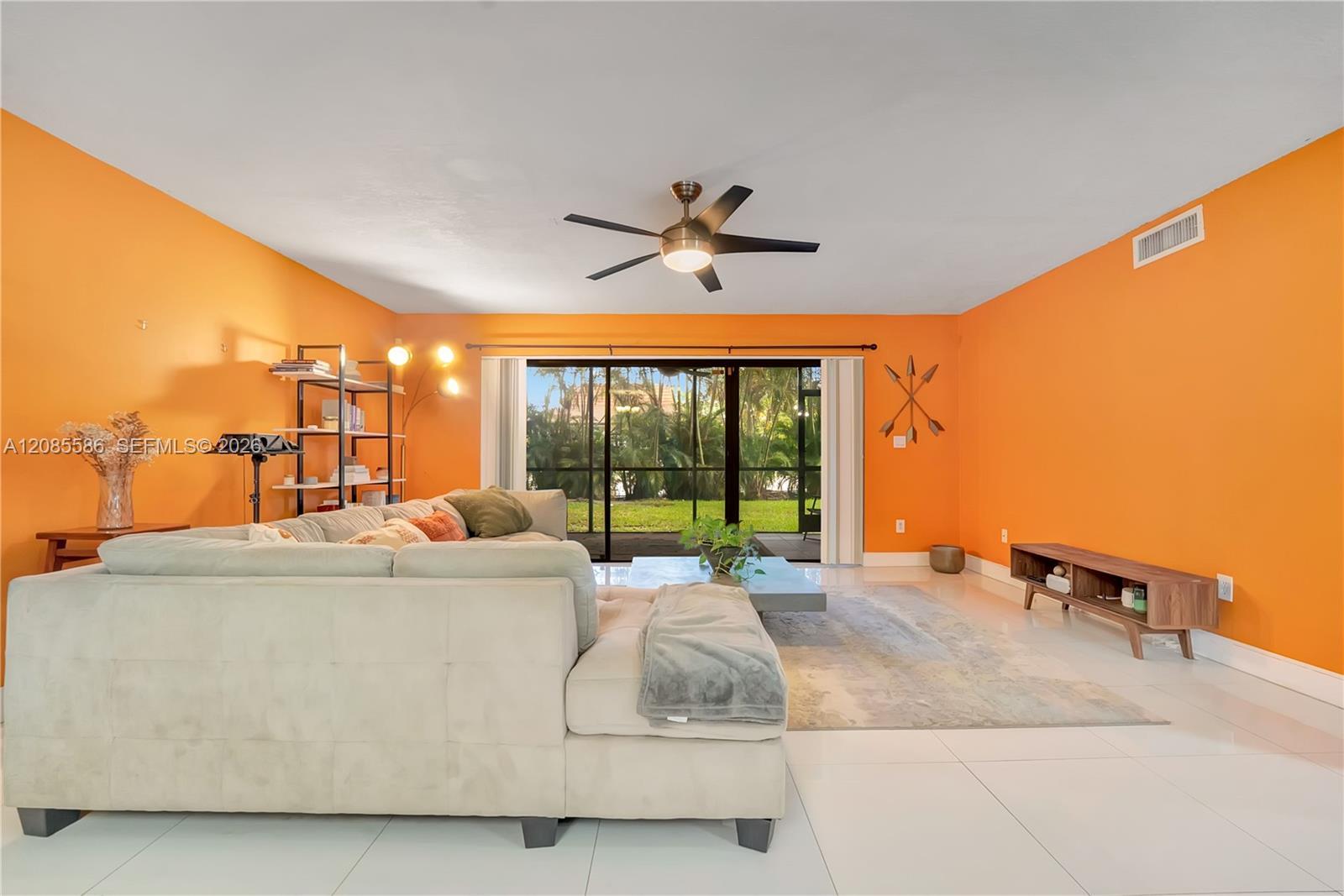 601 Ives Dairy Rd # 8, Miami FL 33179 photo 4