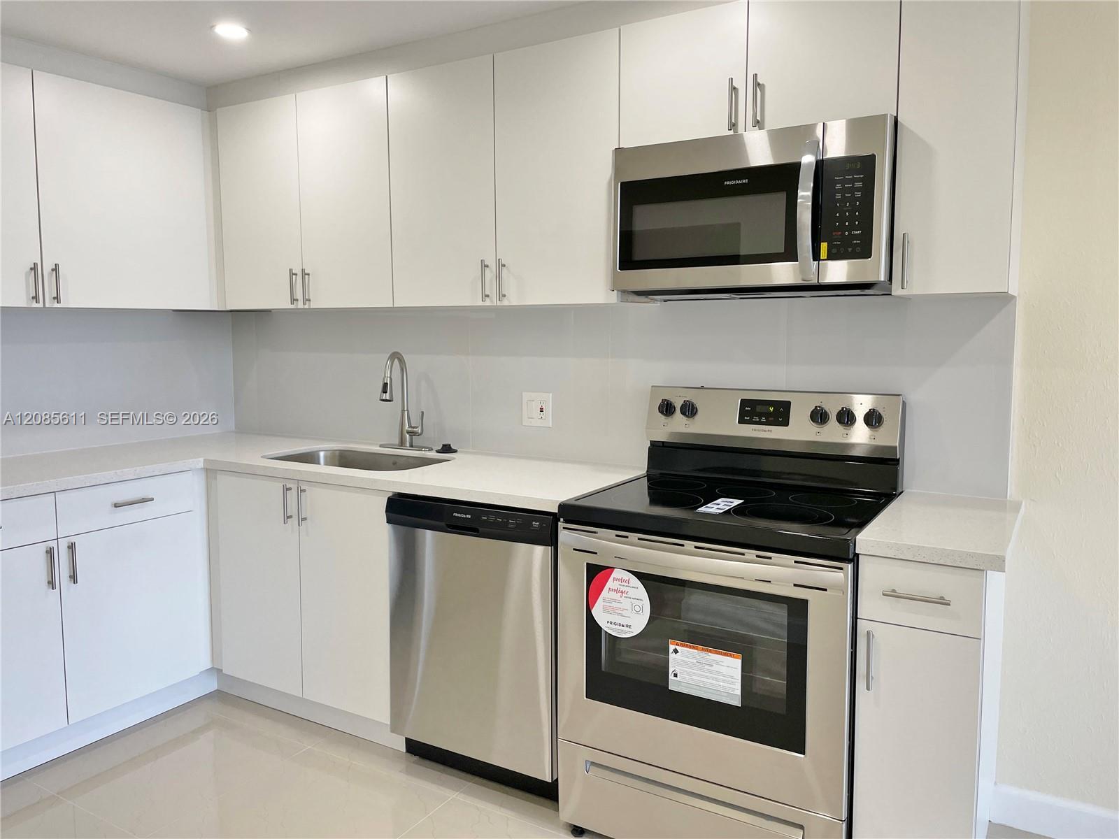 16851 NE 23rd Ave # A411, North Miami Beach FL 33160 photo 2