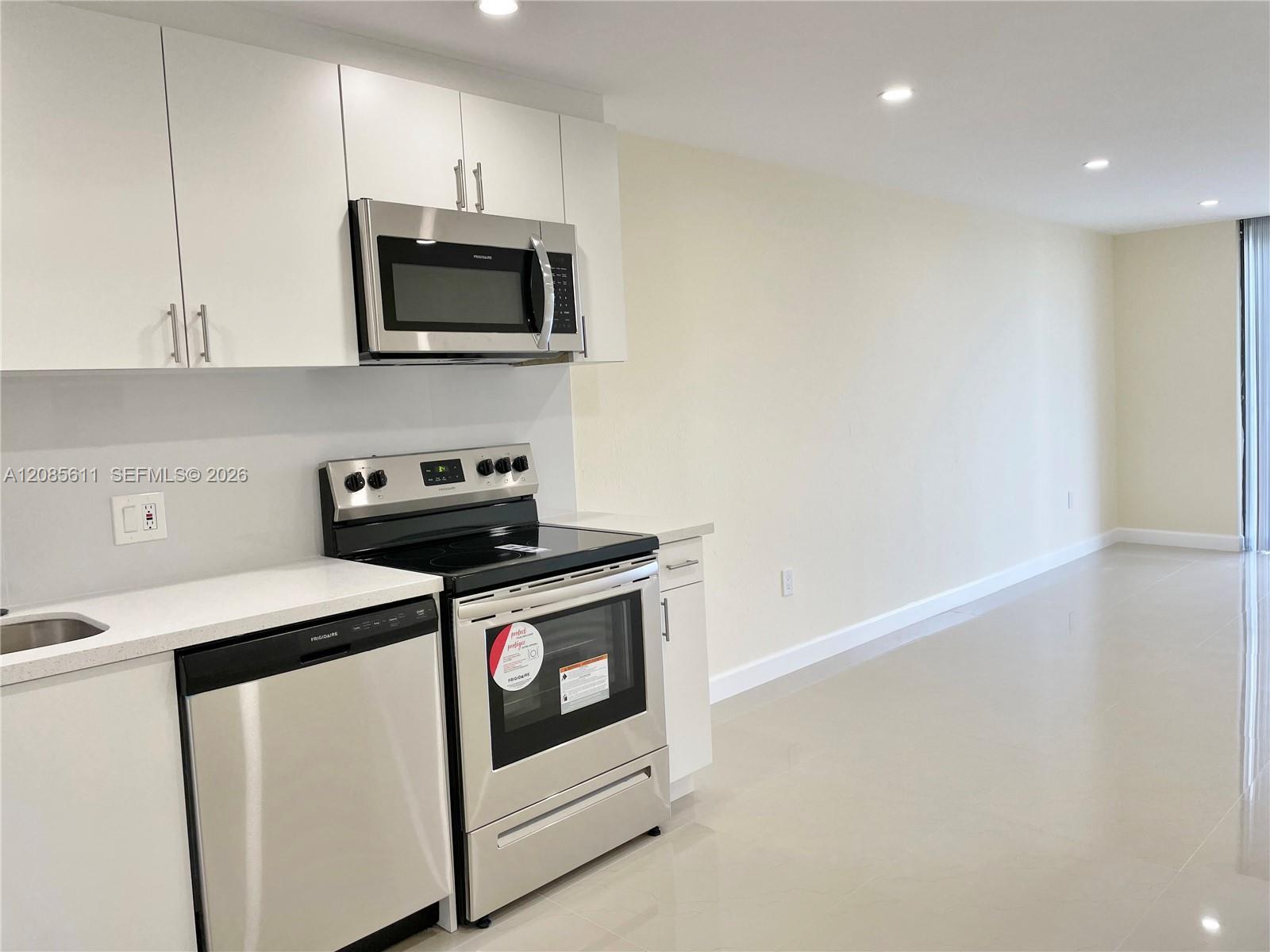 16851 NE 23rd Ave # A411, North Miami Beach FL 33160 photo 4