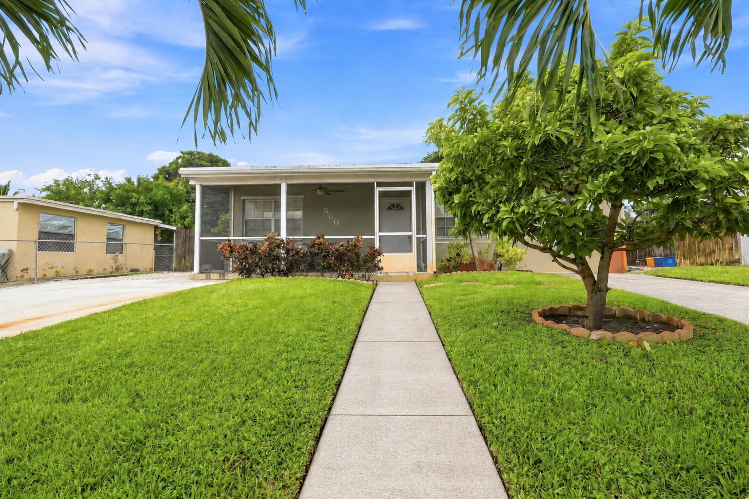 560 Seagrape Road, Lantana FL 33462 photo 2
