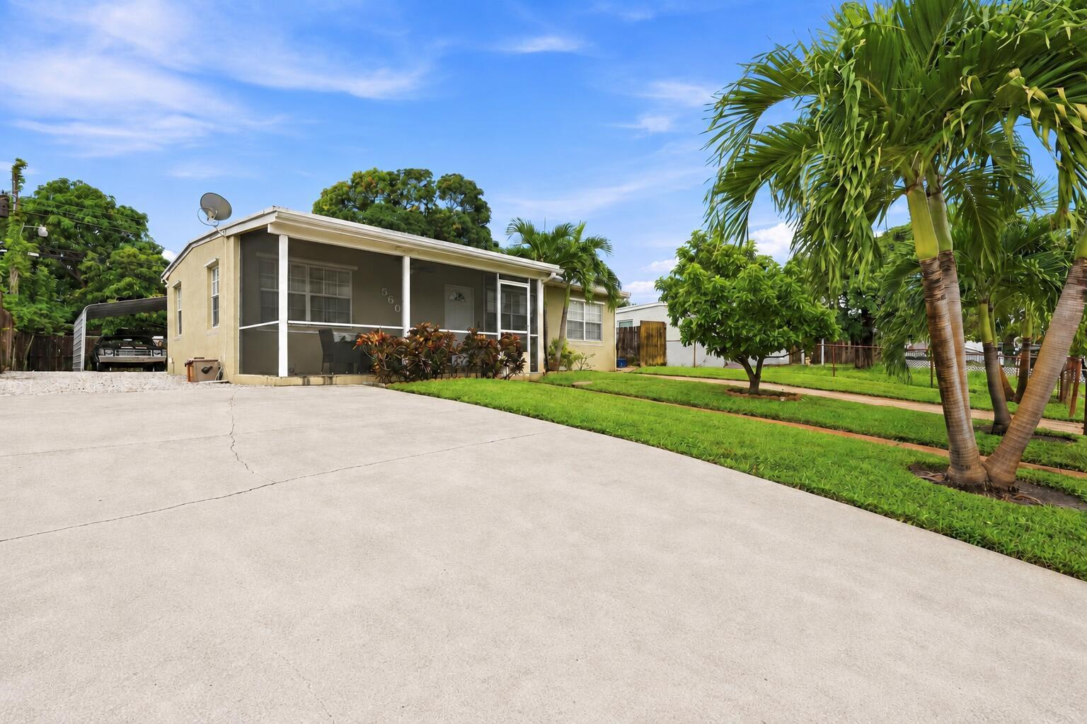 560 Seagrape Road, Lantana FL 33462