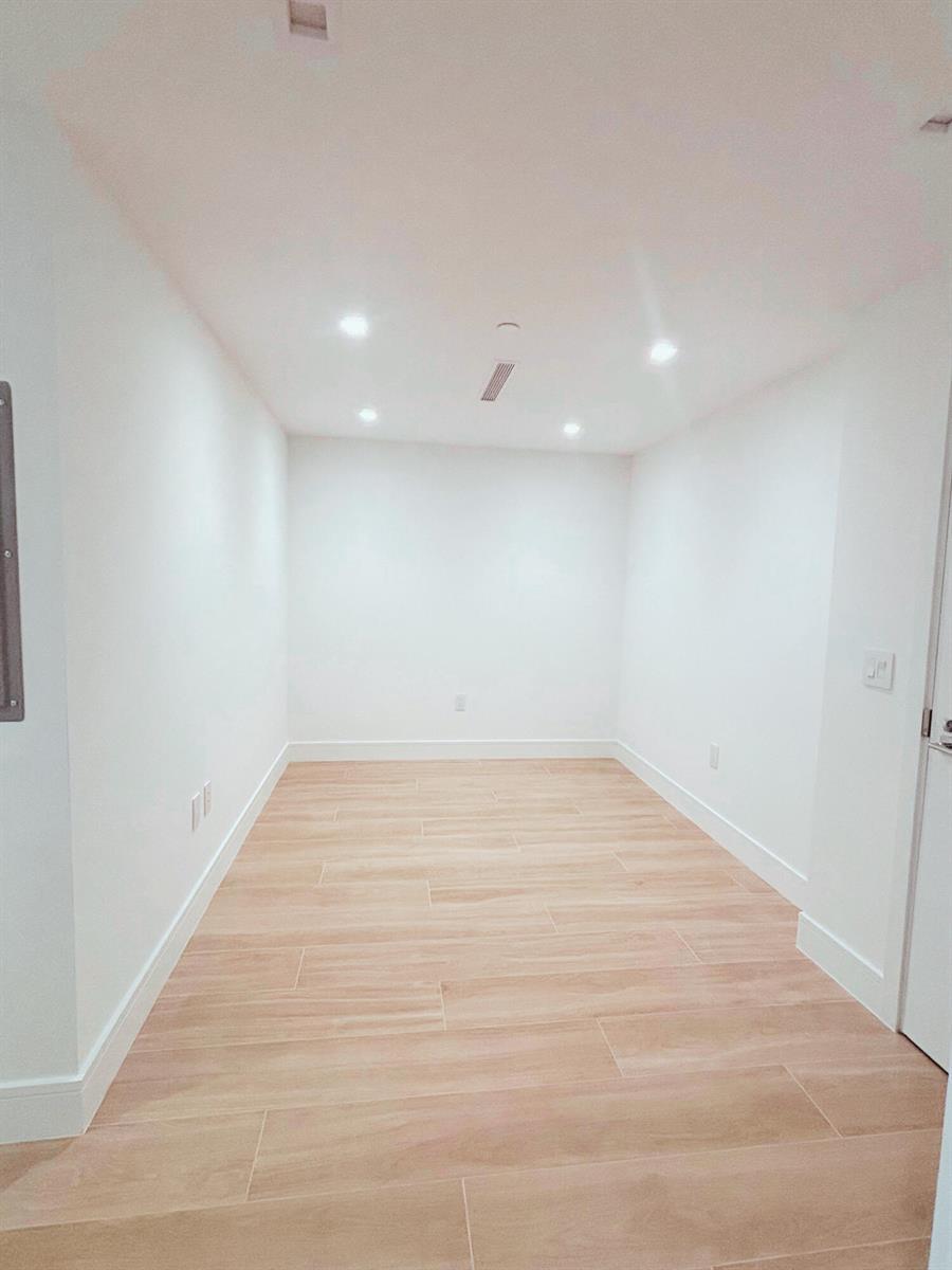 2411 Laguna Circle # 1104, North Miami FL 33181 photo 3