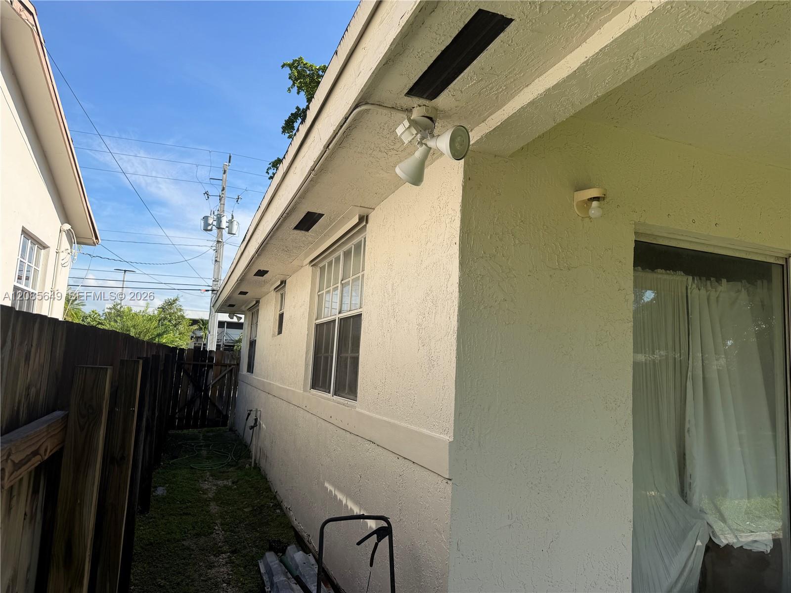 617 SW 1st St, Hallandale Beach FL 33009 photo 3