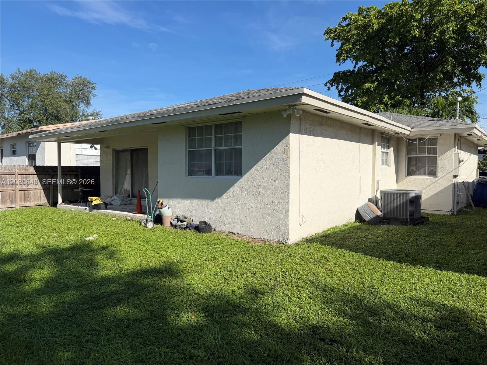 617 SW 1st St, Hallandale Beach FL 33009 photo 5