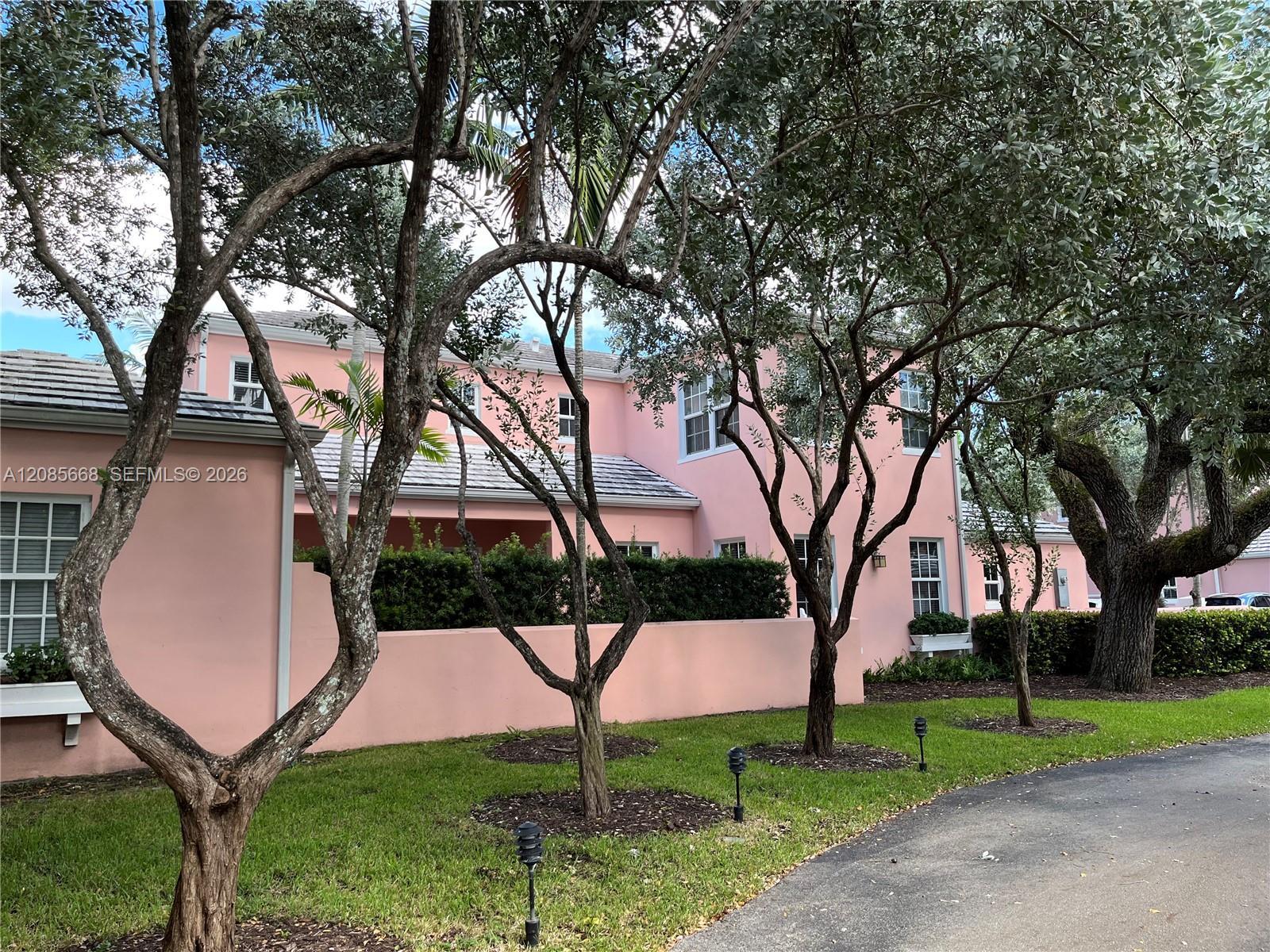 570 Loretto Ave # 10, Coral Gables FL 33146 photo 3
