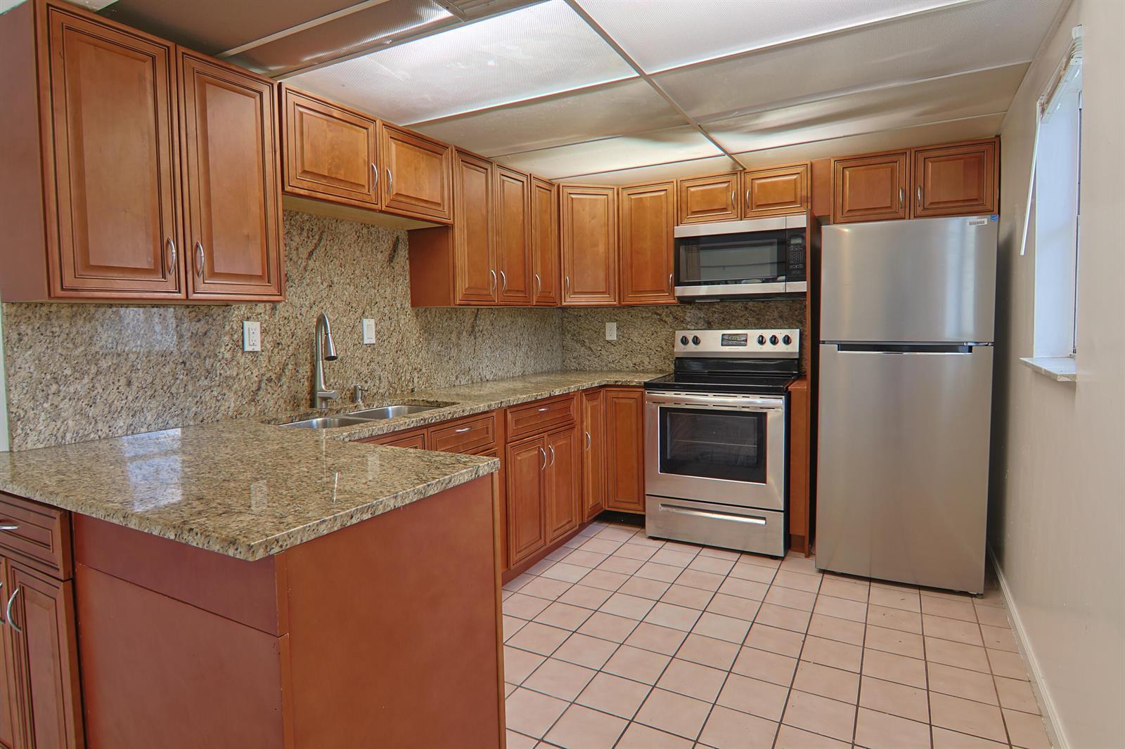 6636 SW 41st Street, Davie FL 33314
