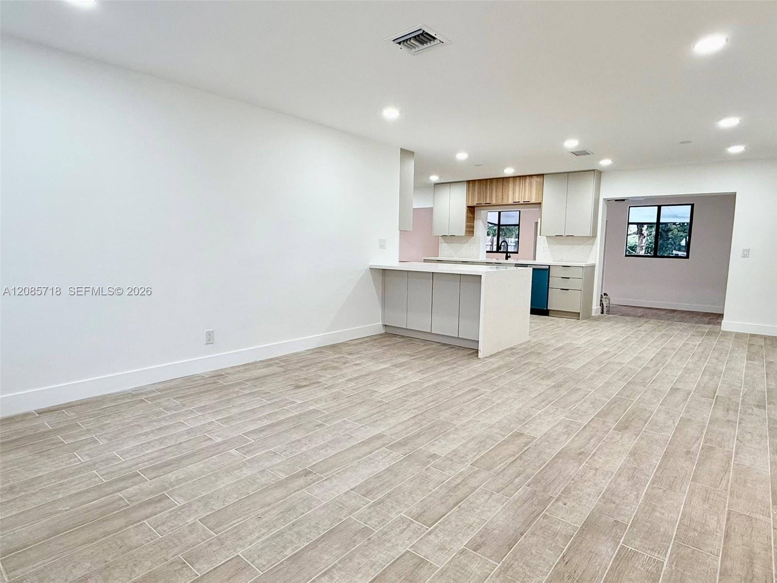 2201 N 54th Ave, Hollywood FL 33021 photo 2