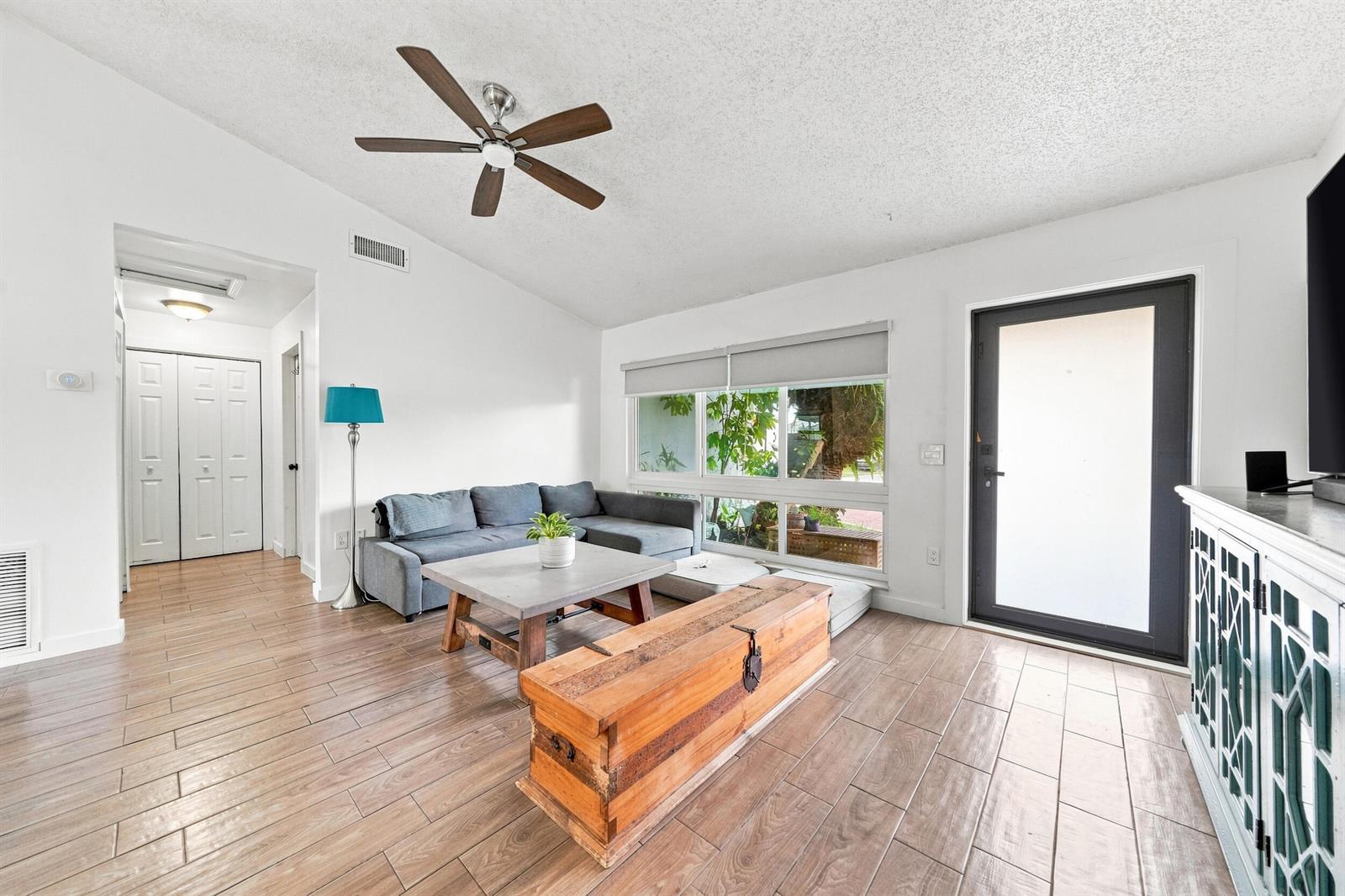 11351 NW 37TH Place, Sunrise FL 33323 photo 2