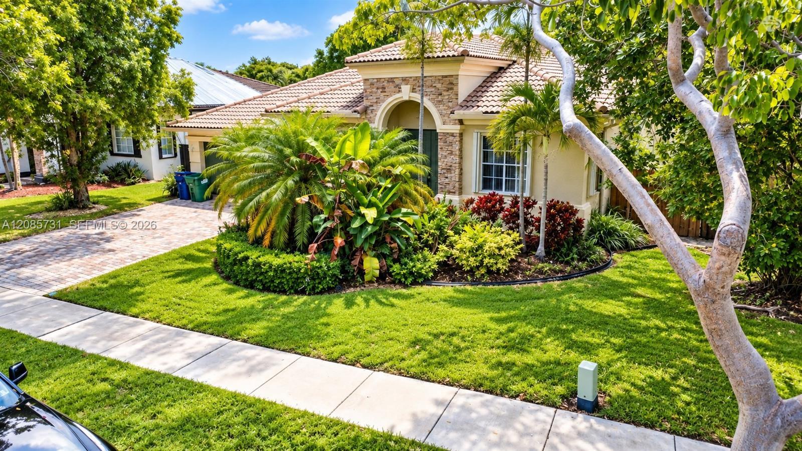 22023 SW 95th Pl, Cutler Bay FL 33190 photo 2