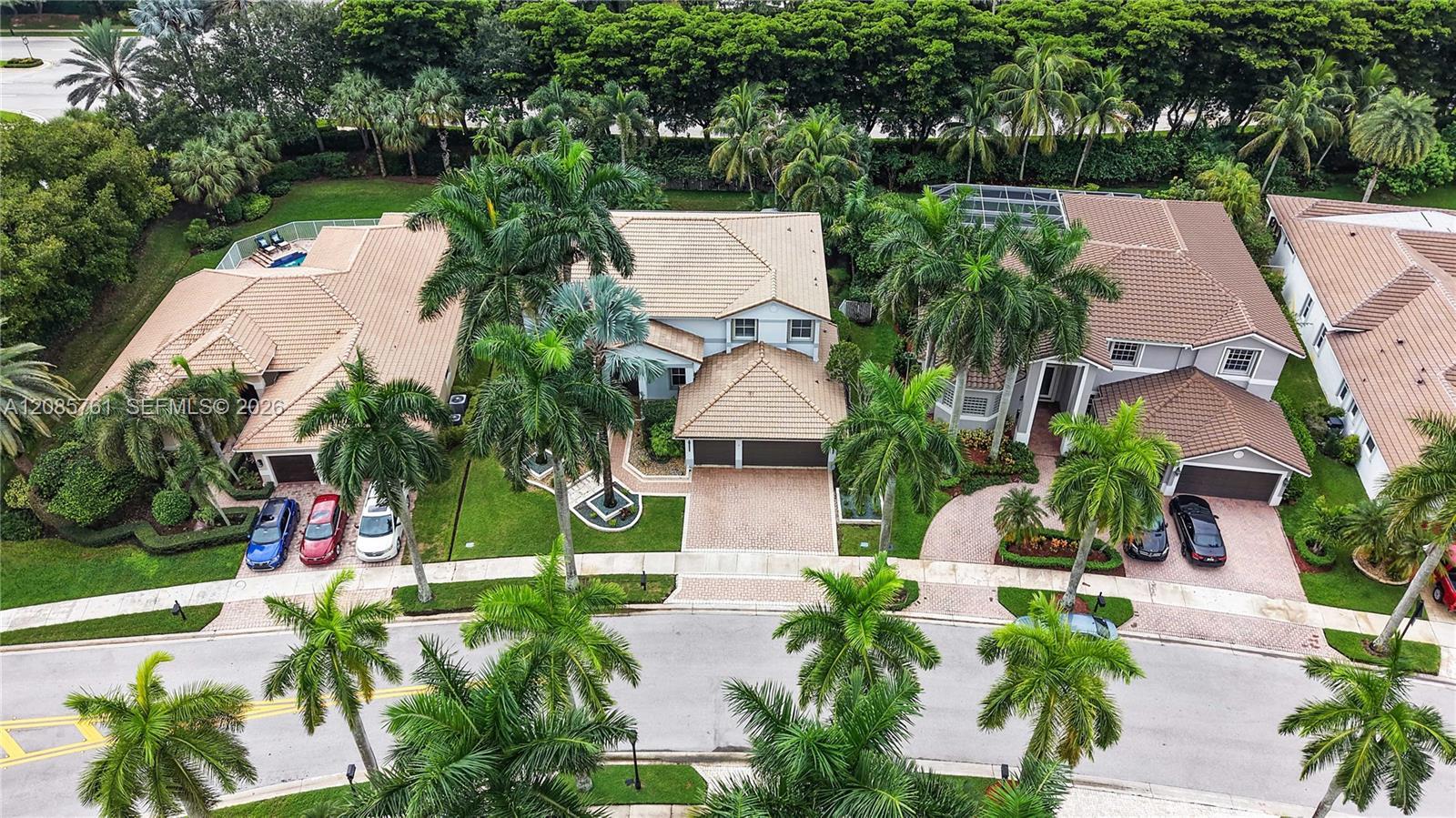 1606 Victoria Pointe Cir, Weston FL 33327 photo 2