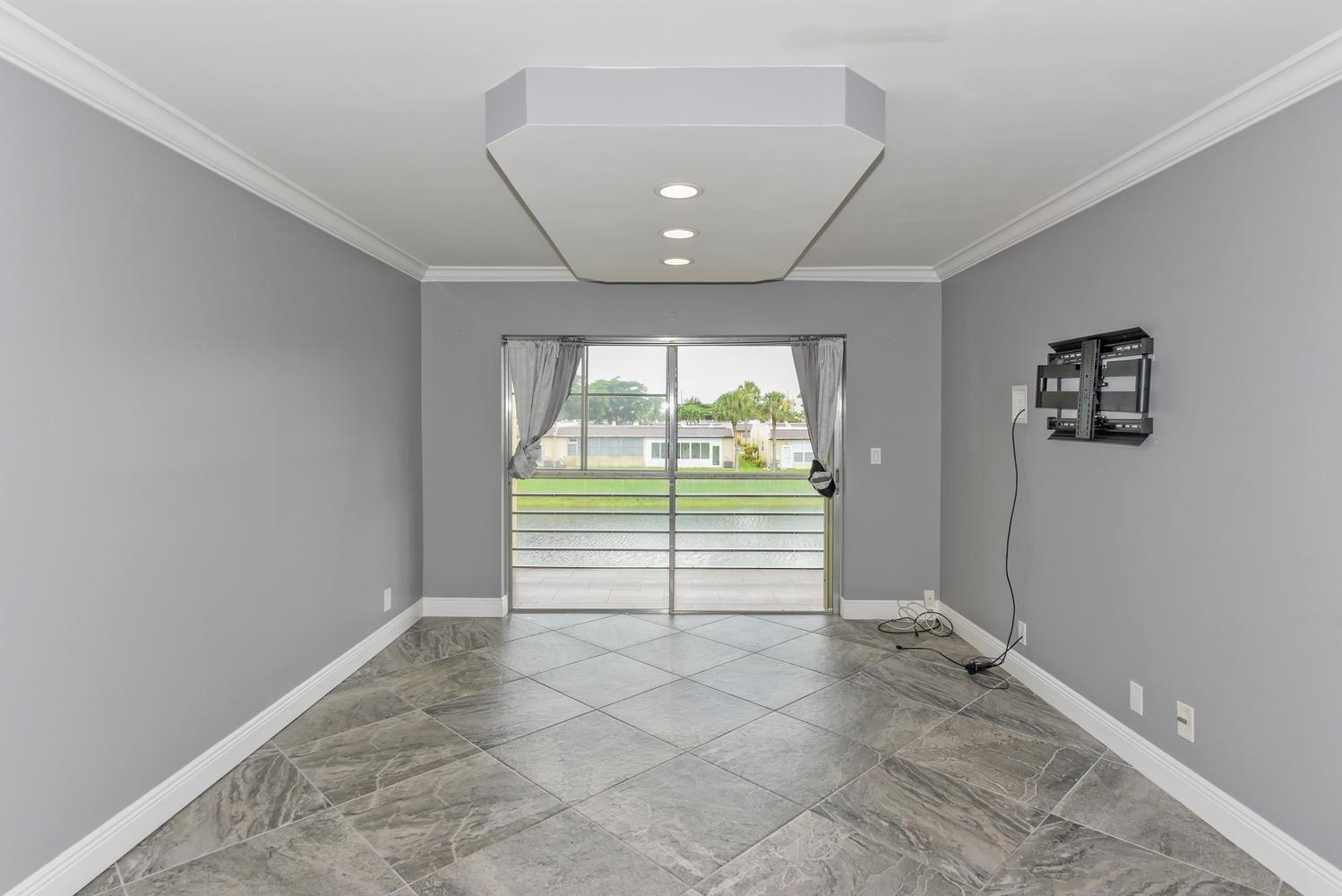 156 LAKE EVELYN Drive, West Palm Beach FL 33411 photo 5