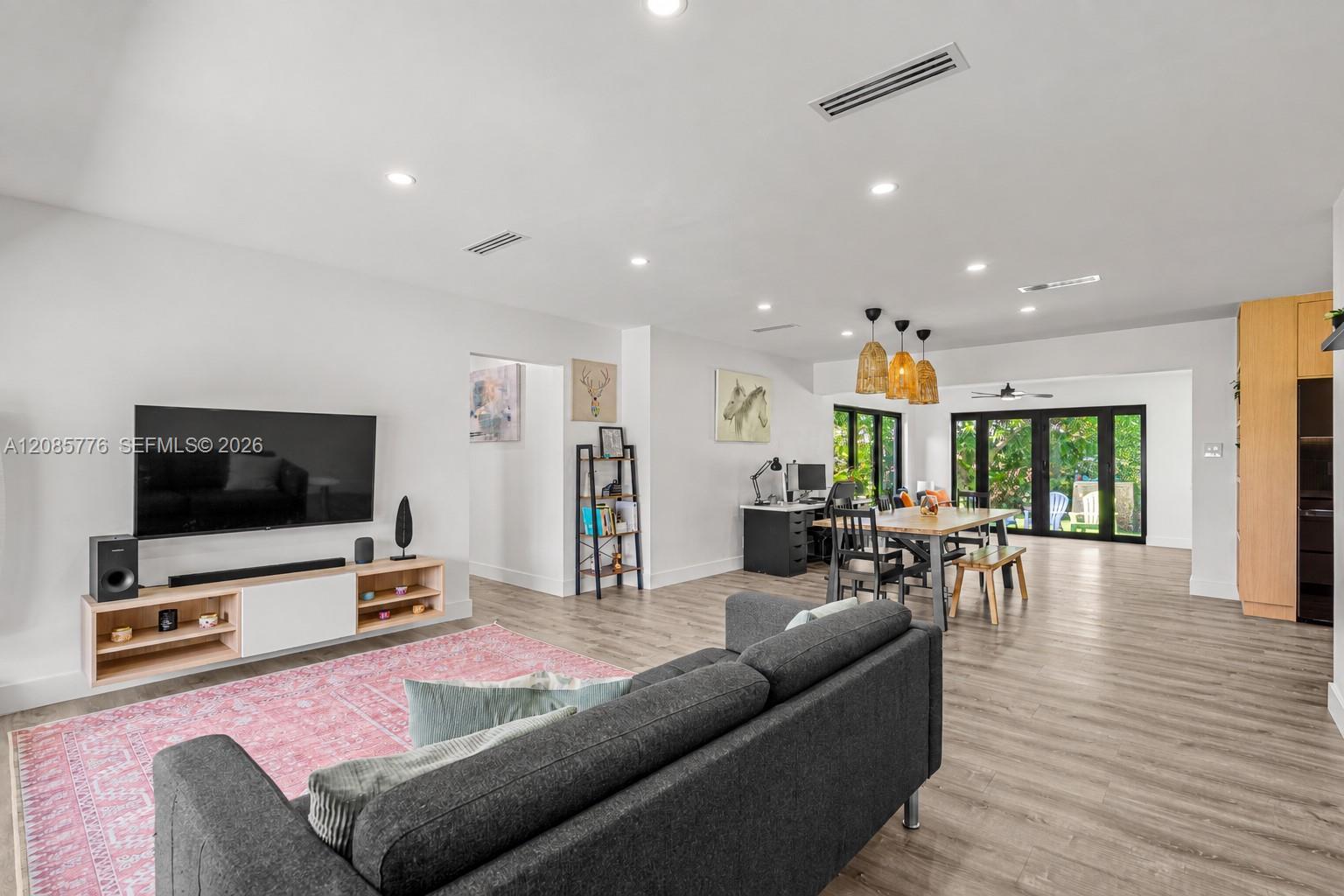 1126 E Hawthorne Cir, Hollywood FL 33021 photo 5