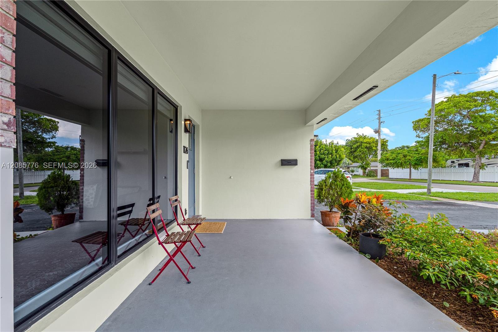 1126 E Hawthorne Cir, Hollywood FL 33021 photo 4