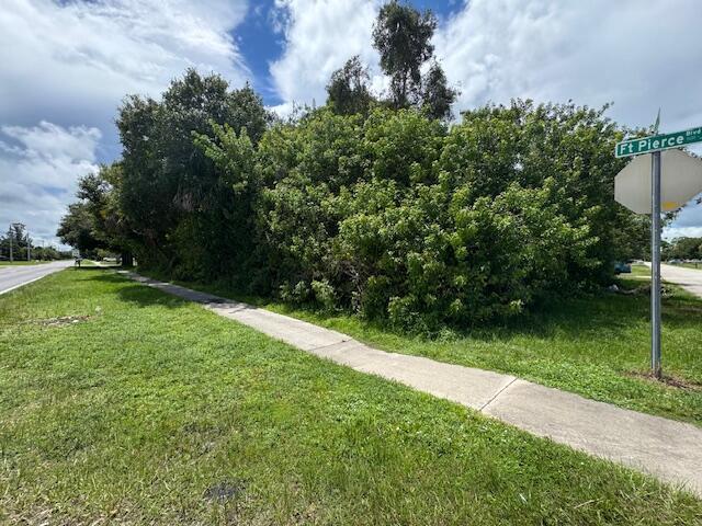 7701 Santana Avenue, Fort Pierce FL 34951 photo 2