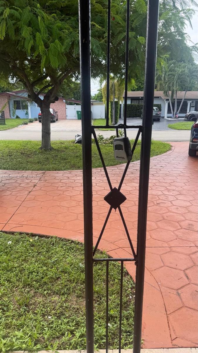 2631 Alcazar Dr, Miramar FL 33023 photo 4