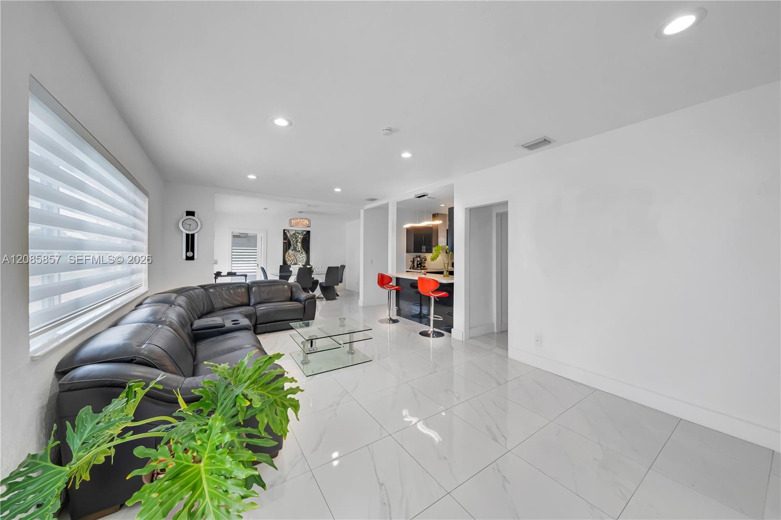 9365 SW 44th St, Miami FL 33165 photo 4