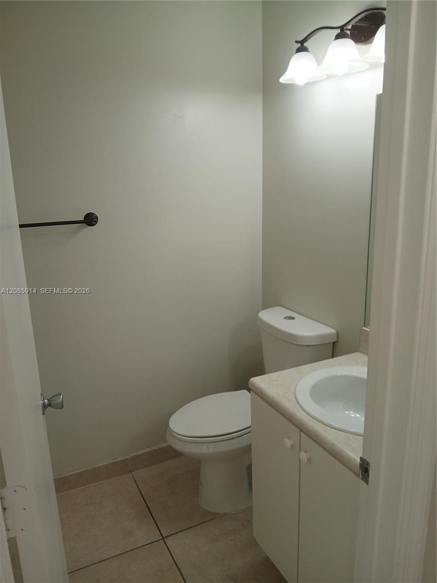 105 Hidden Ct Rd # 3, Hollywood FL 33023 photo 4